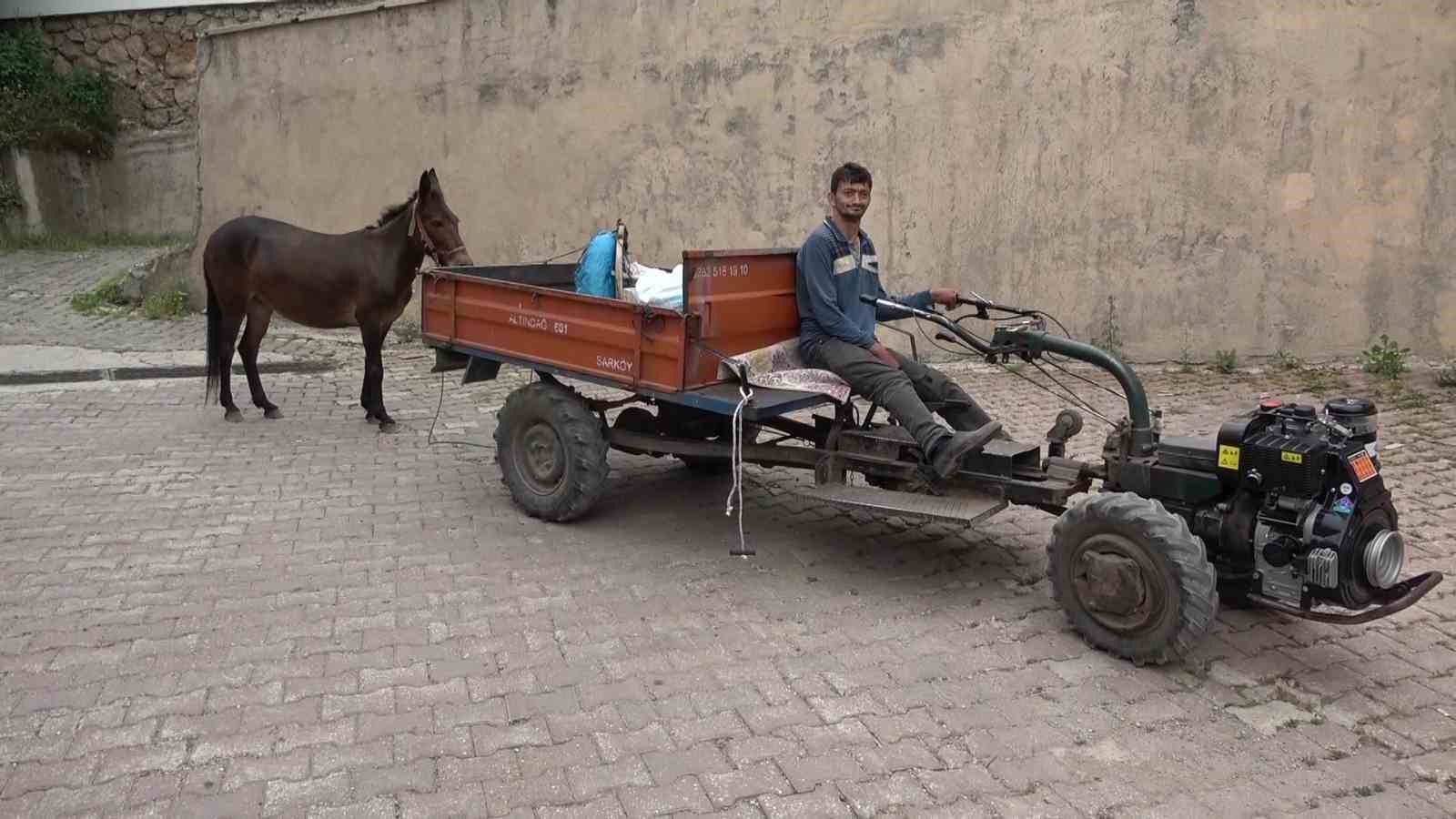 Çok sevdiği katırını peşinden hiç ayırmıyor 4 cok sevdigi katirini pesinden hic ayirmiyor 0 2EOcOh5C
