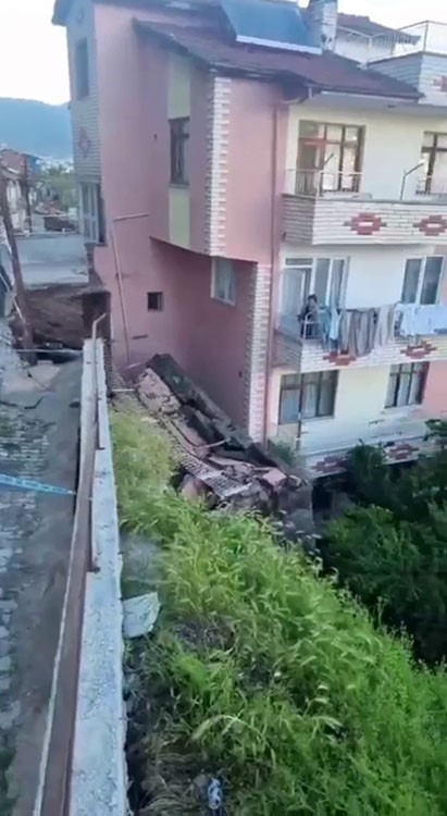 coken istinat duvari binada hasar olusturdu 1