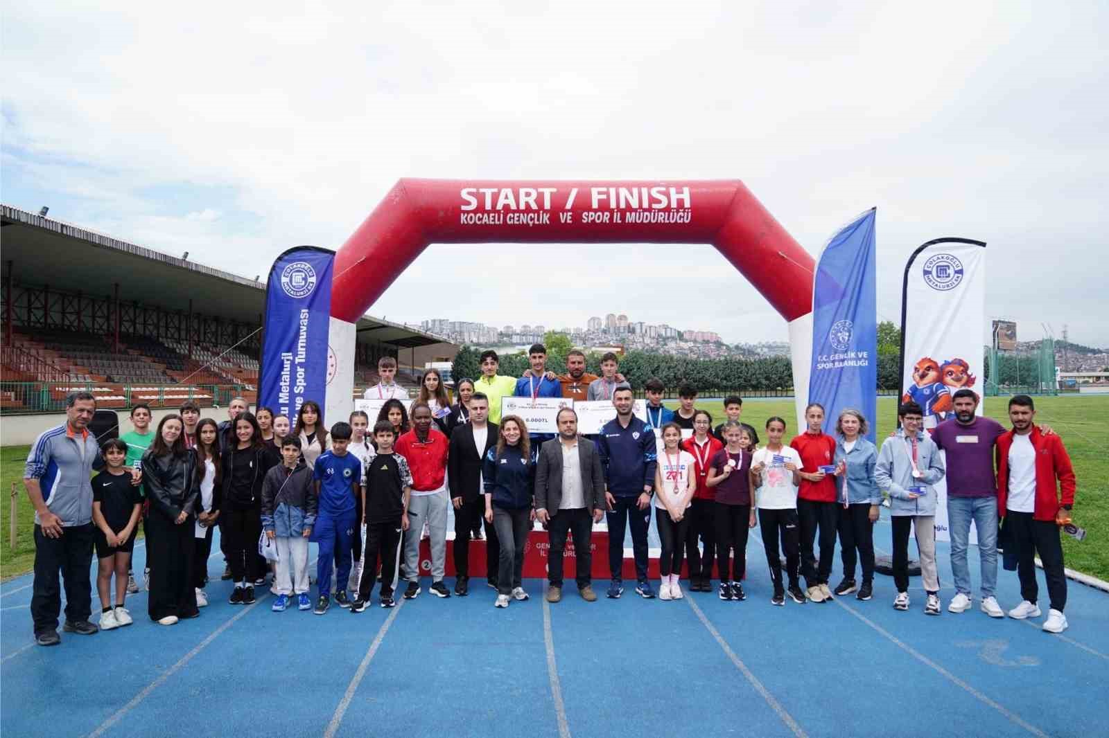 colakoglu metalurji 19 mayisi genc sporcularla kutladi 0 NYPtyYic