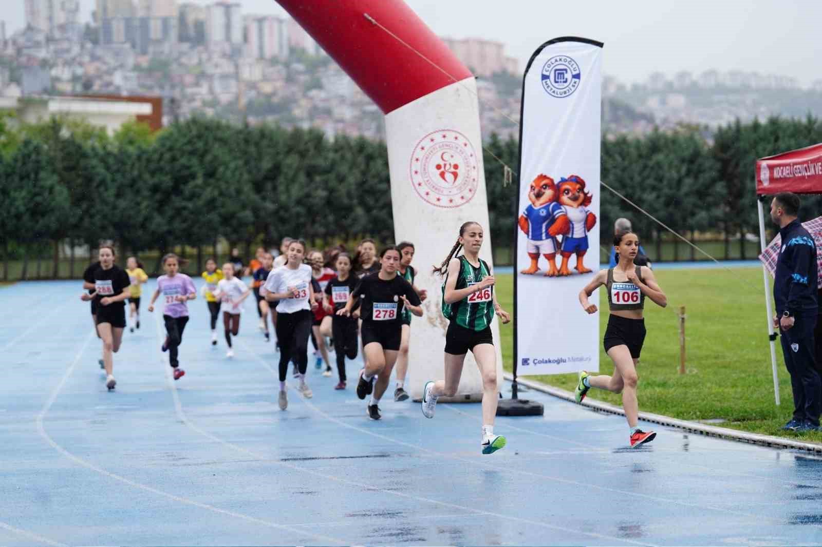 colakoglu metalurji 19 mayisi genc sporcularla kutladi 4 brk7DeDs