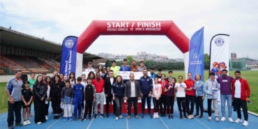 colakoglu-metalurji-19-mayisi-genc-sporcularla-kutladi-PEbFMsXi.jpg