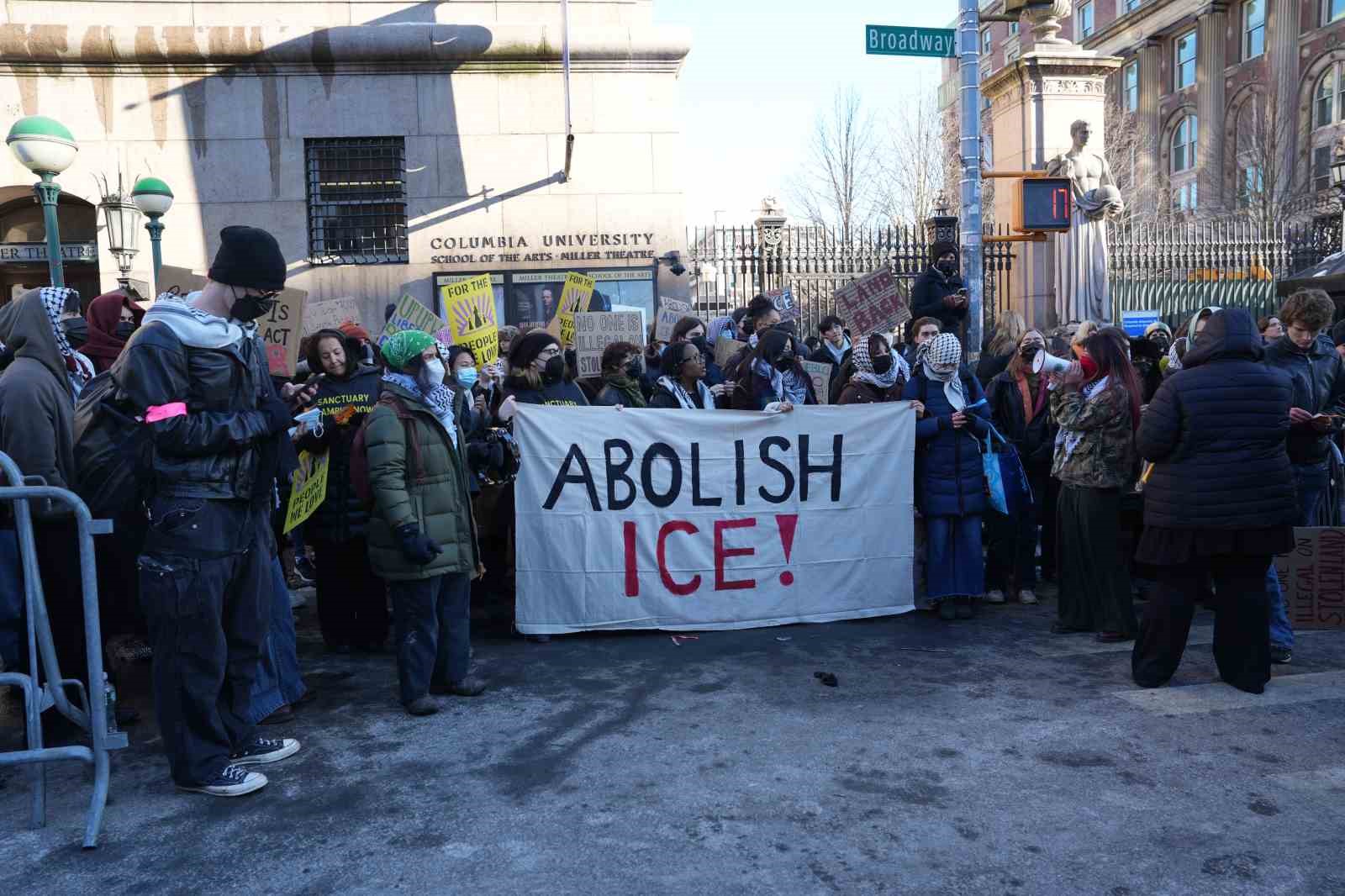 columbia universitesi onunde ice protestosu 10 ogrenci gozaltina alindi 11 TKtHlb3a