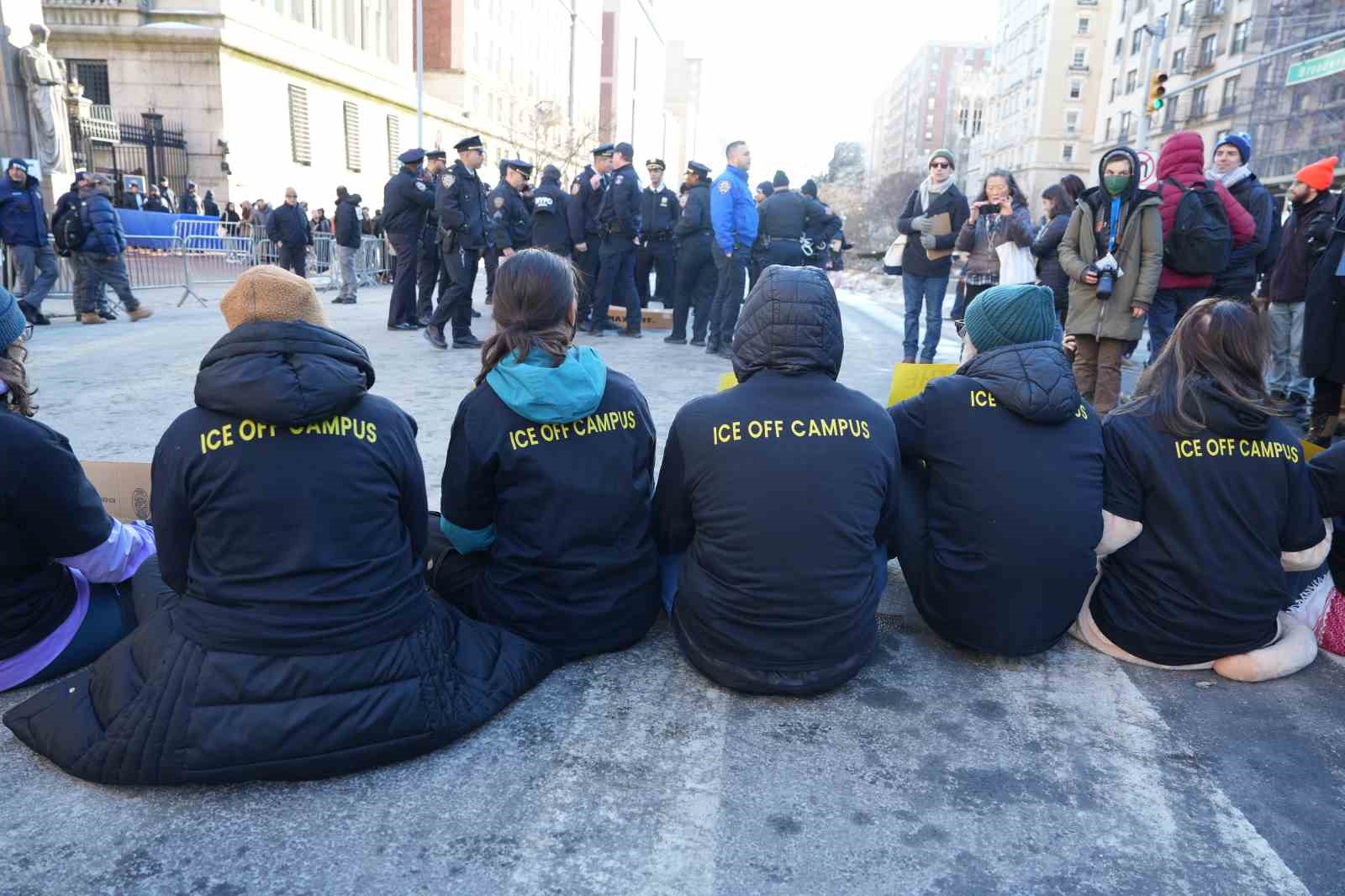 columbia universitesi onunde ice protestosu 10 ogrenci gozaltina alindi 12
