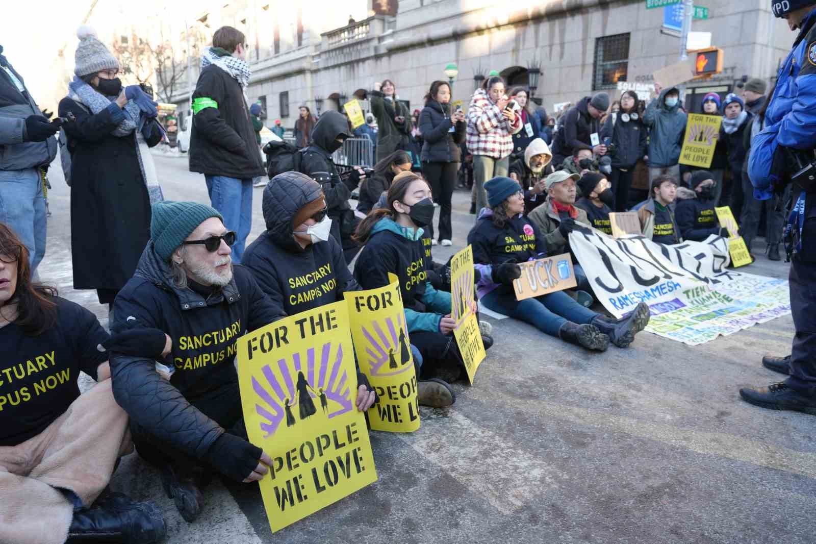 columbia universitesi onunde ice protestosu 10 ogrenci gozaltina alindi 13 m5QvNdU8