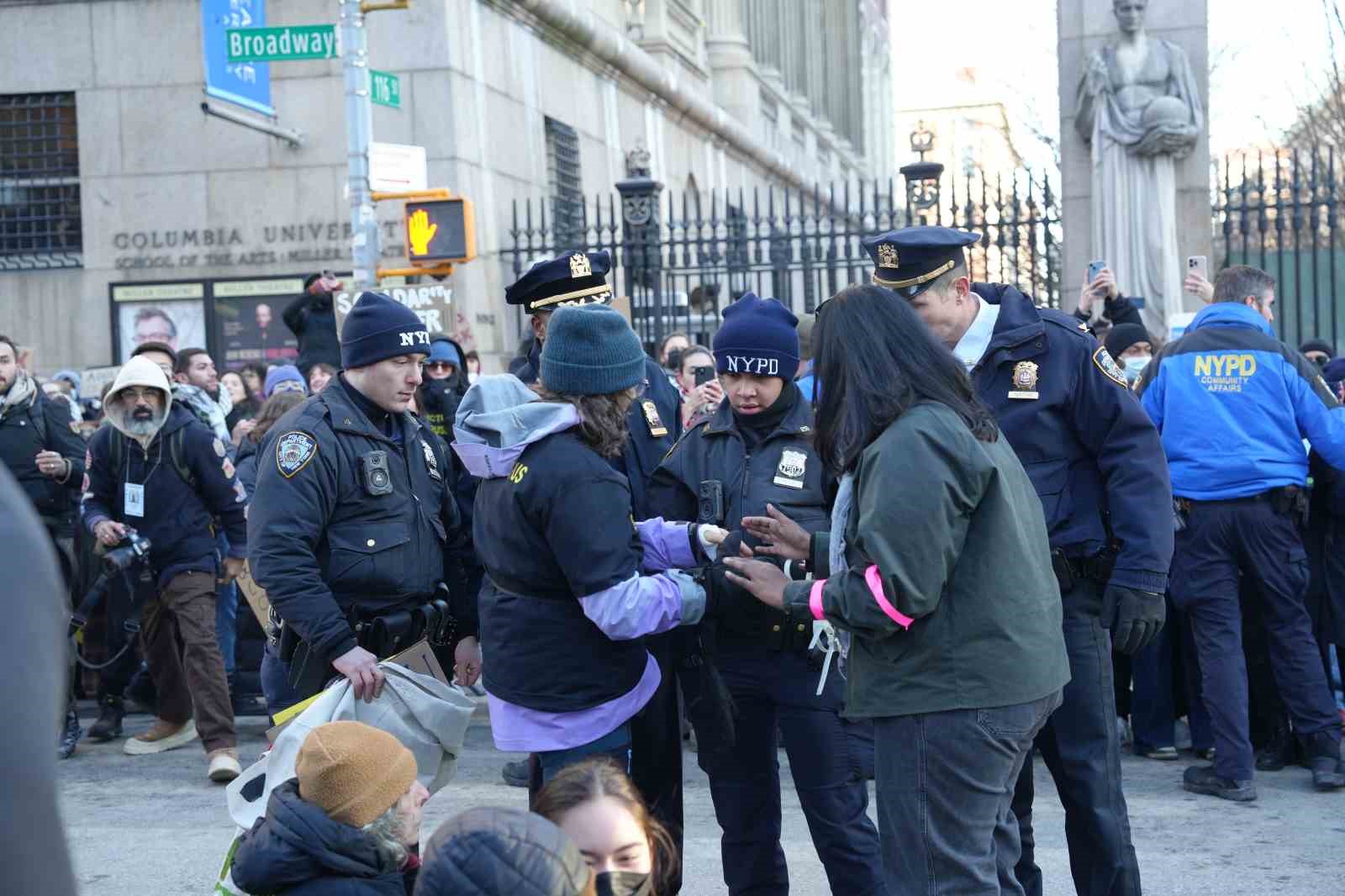 columbia universitesi onunde ice protestosu 10 ogrenci gozaltina alindi 14 GuXepg1D
