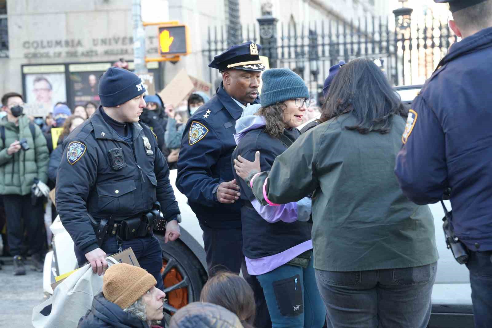 columbia universitesi onunde ice protestosu 10 ogrenci gozaltina alindi 15