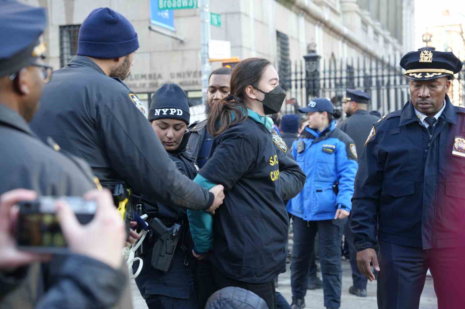 columbia universitesi onunde ice protestosu 10 ogrenci gozaltina alindi 18 O9DO41Jh