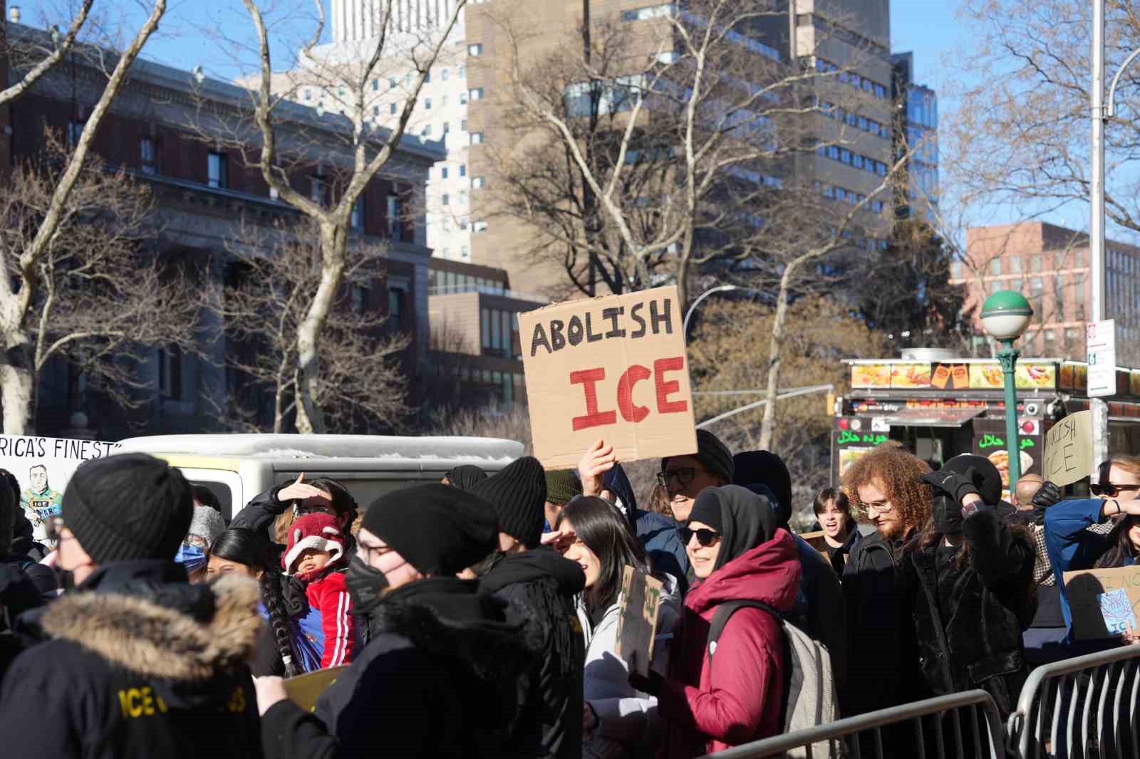 columbia universitesi onunde ice protestosu 10 ogrenci gozaltina alindi 3 WDTLbtat