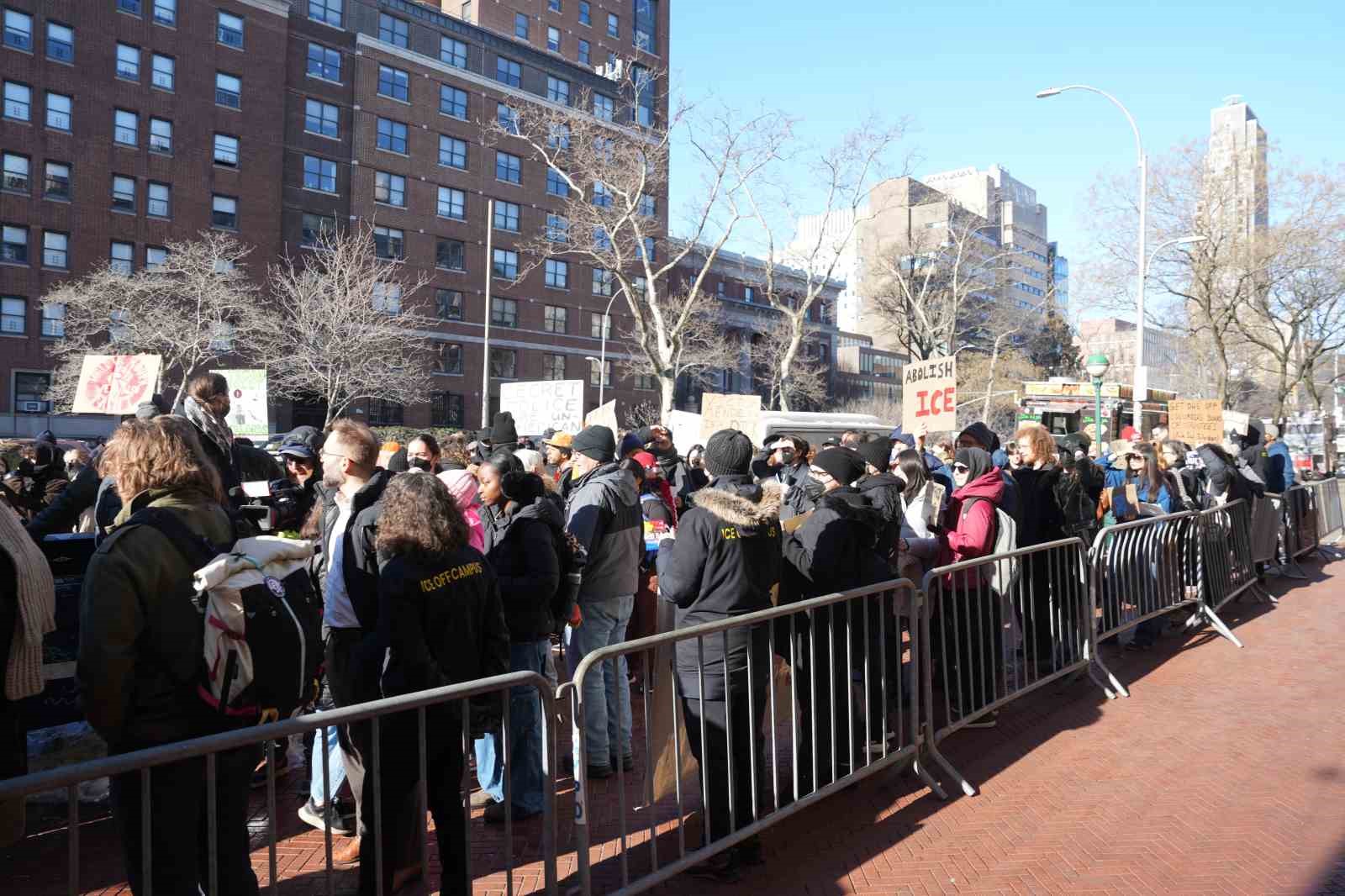 columbia universitesi onunde ice protestosu 10 ogrenci gozaltina alindi 4 VQGG6XKv