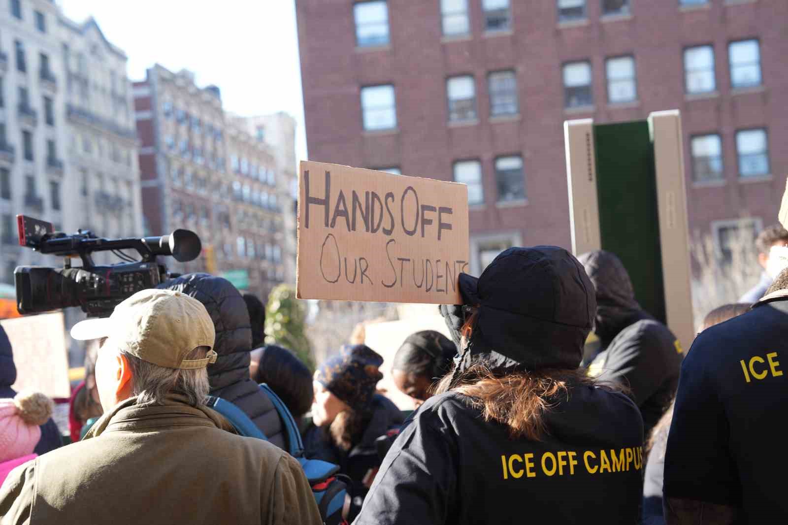 columbia universitesi onunde ice protestosu 10 ogrenci gozaltina alindi 6 OzZSGOsH