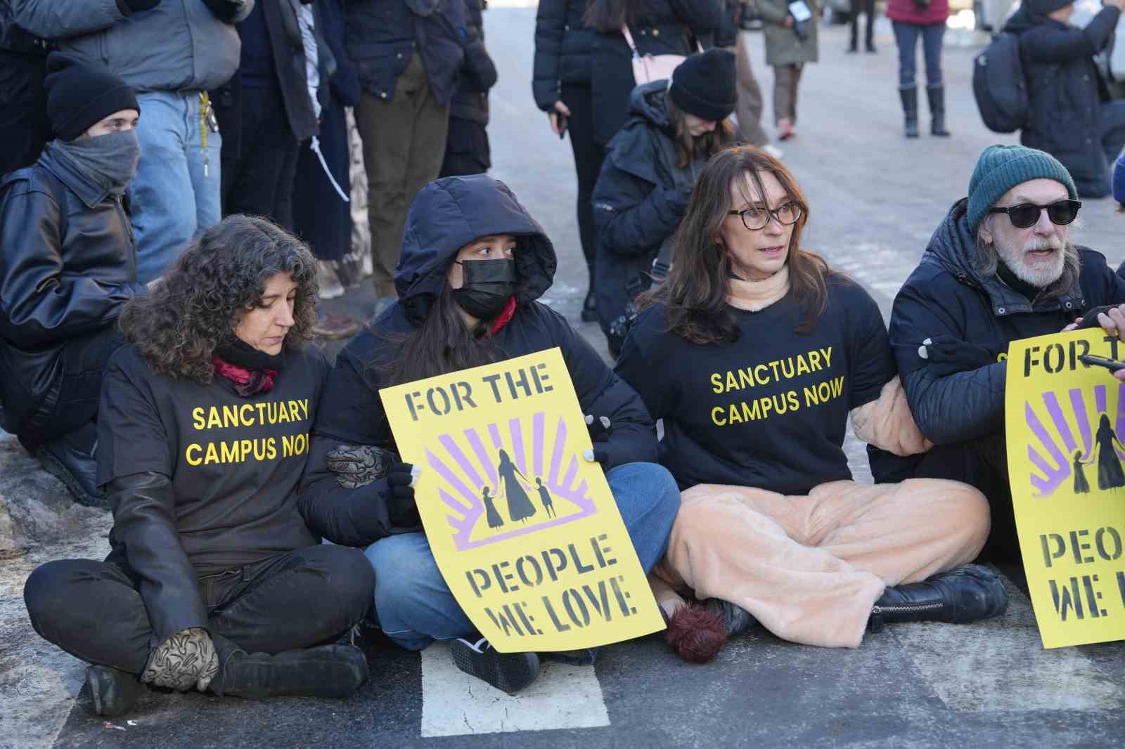 columbia universitesi onunde ice protestosu 10 ogrenci gozaltina alindi 9 M5JTFpWW