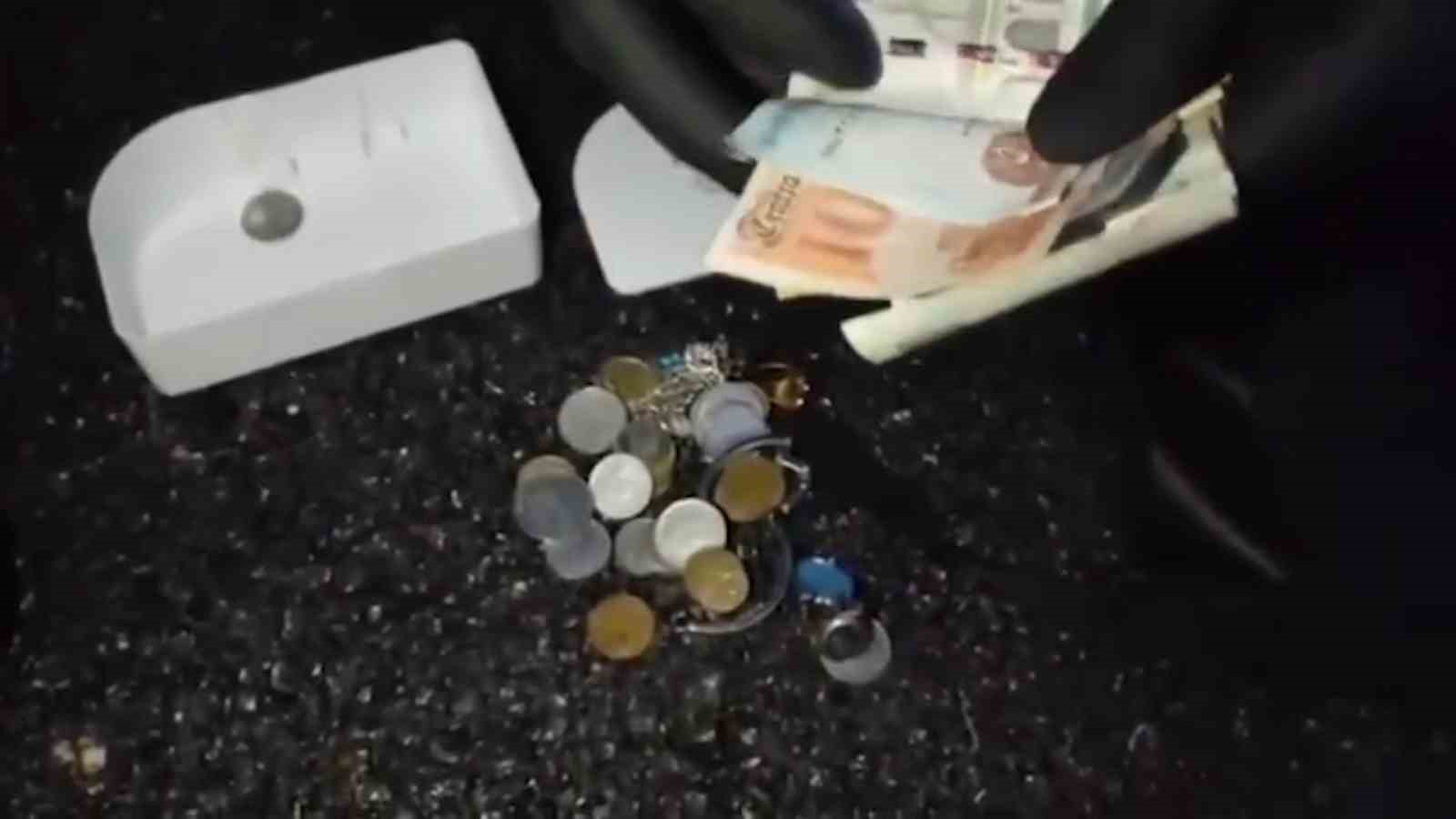 cop cop dolasiyorlar bulduklari ise servet degerinde 2 TMTsSUCb