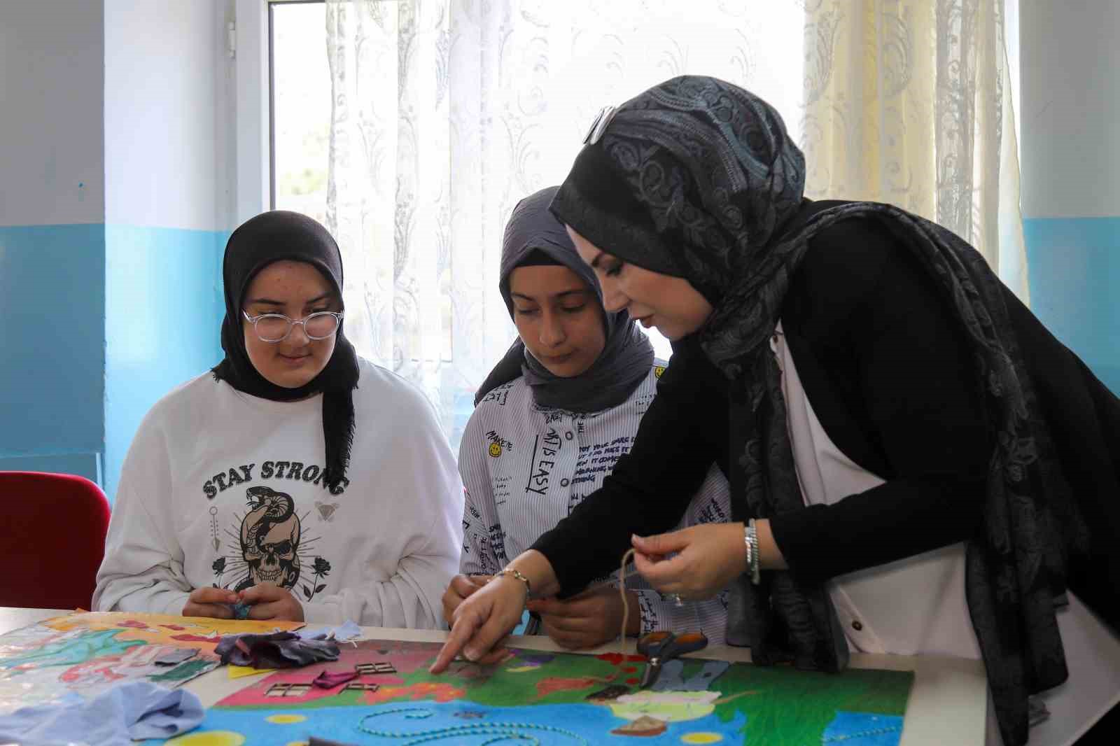 Çöp değil sanat eseri: Öğretmen Hatice Şentürk’ten ilham veren geri dönüşüm projesi 8 cop degil sanat eseri ogretmen hatice senturkten ilham veren geri donusum projesi 4 cLnDqLnh