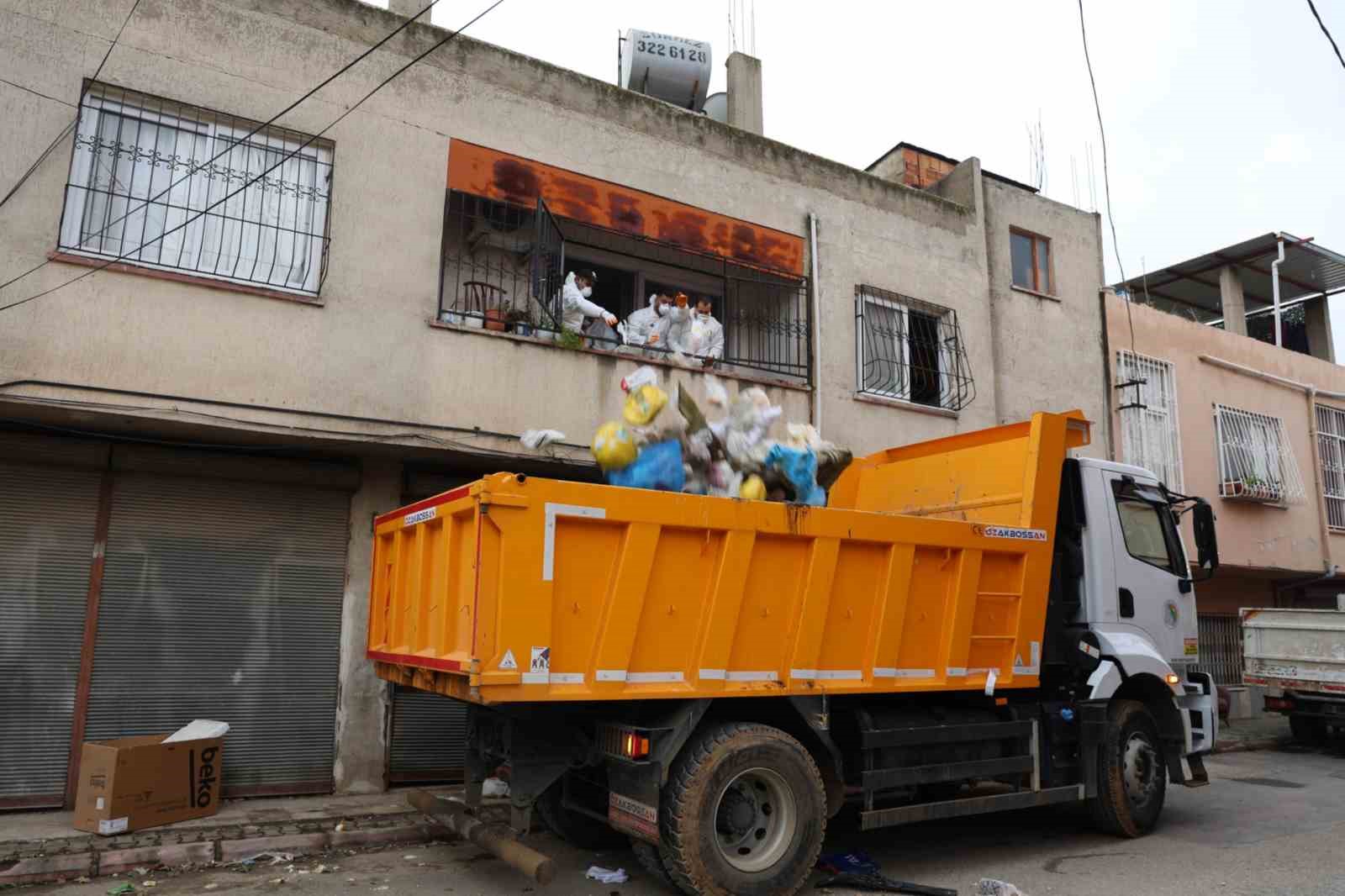 cop evden 115 bin lira ve ruhsatsiz silah cikti 0 M89XLApK
