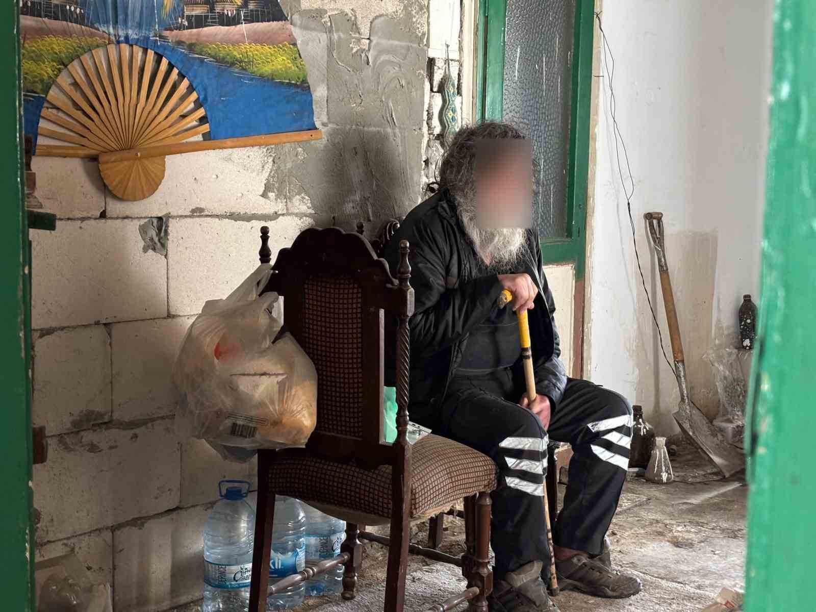 cop evin altindan dram cikti bir senedir disari cikmiyorum 1