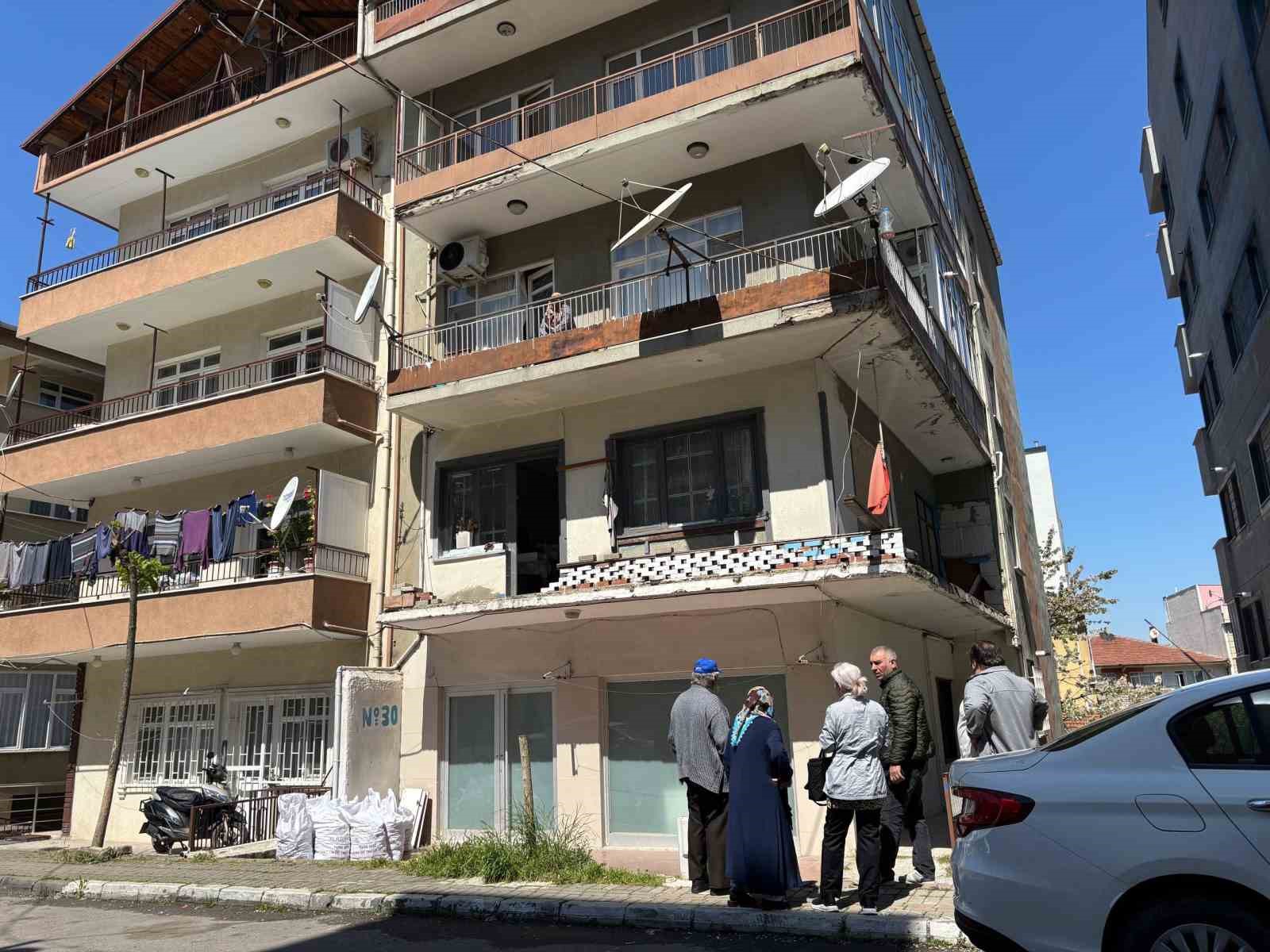 cop evin altindan dram cikti bir senedir disari cikmiyorum 3 VYaprCY2
