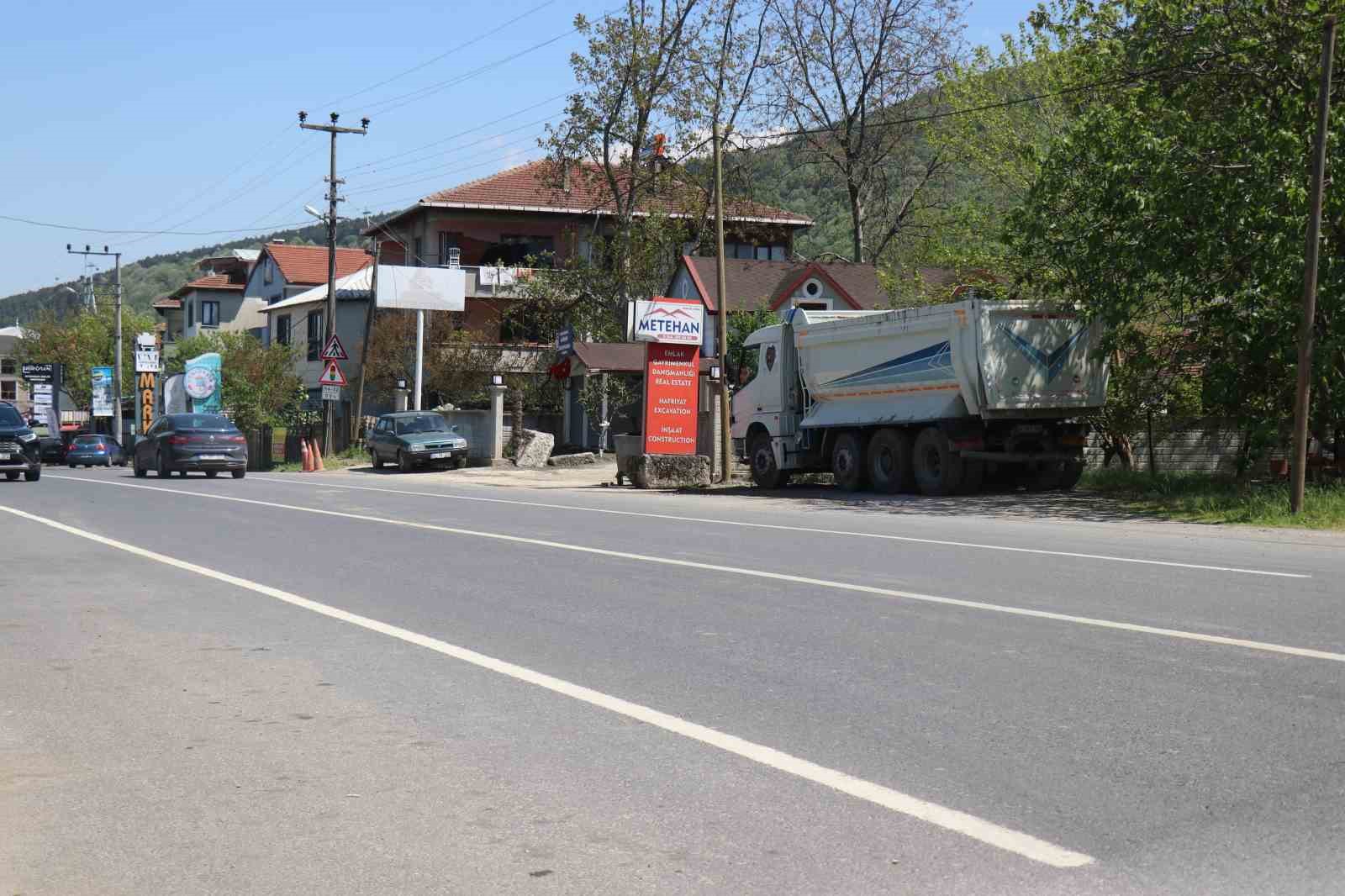 cop kamyonu altinda kalan kadin hayatini kaybetti 0 EdhW6cPl