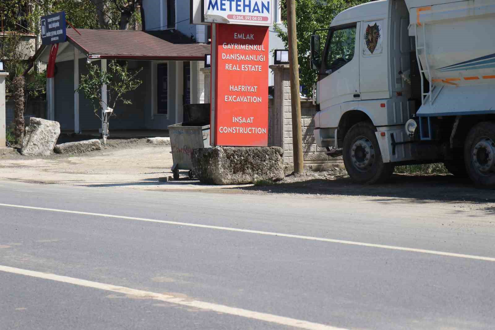 cop kamyonu altinda kalan kadin hayatini kaybetti 1 ClQBZl9R