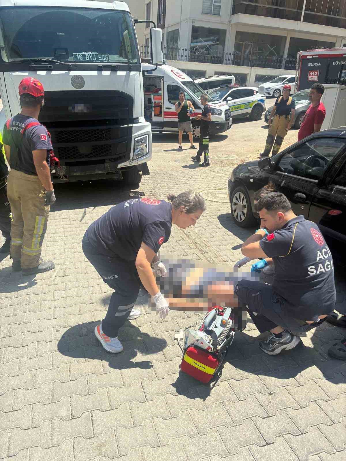 Çöp kamyonunun çarptığı yaşlı adam hayatını kaybetti 5 cop kamyonunun carptigi yasli adam hayatini kaybetti 1 4B8XfgOH