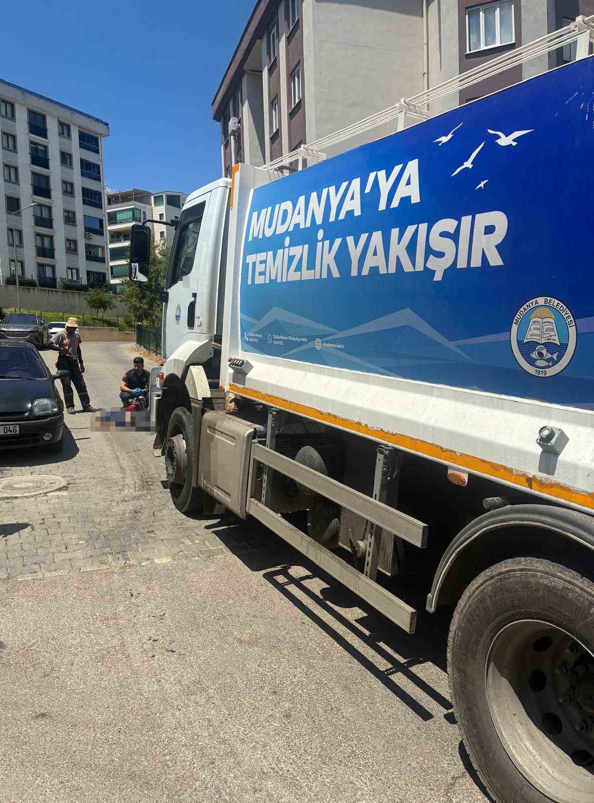 Çöp kamyonunun çarptığı yaşlı adam hayatını kaybetti 6 cop kamyonunun carptigi yasli adam hayatini kaybetti 2 d2L5z5Rv