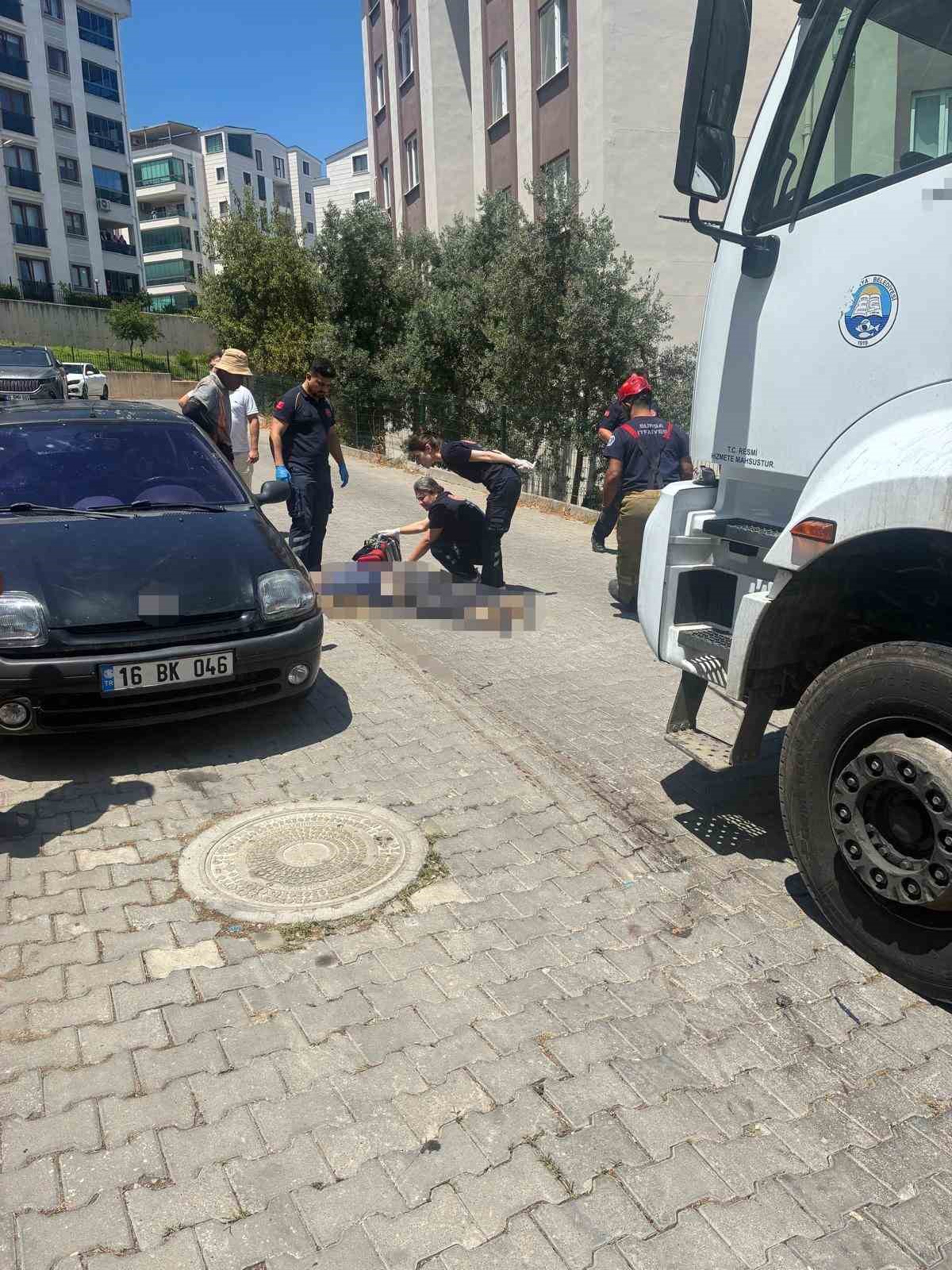 Çöp kamyonunun çarptığı yaşlı adam hayatını kaybetti 7 cop kamyonunun carptigi yasli adam hayatini kaybetti 3 3sGTlceL