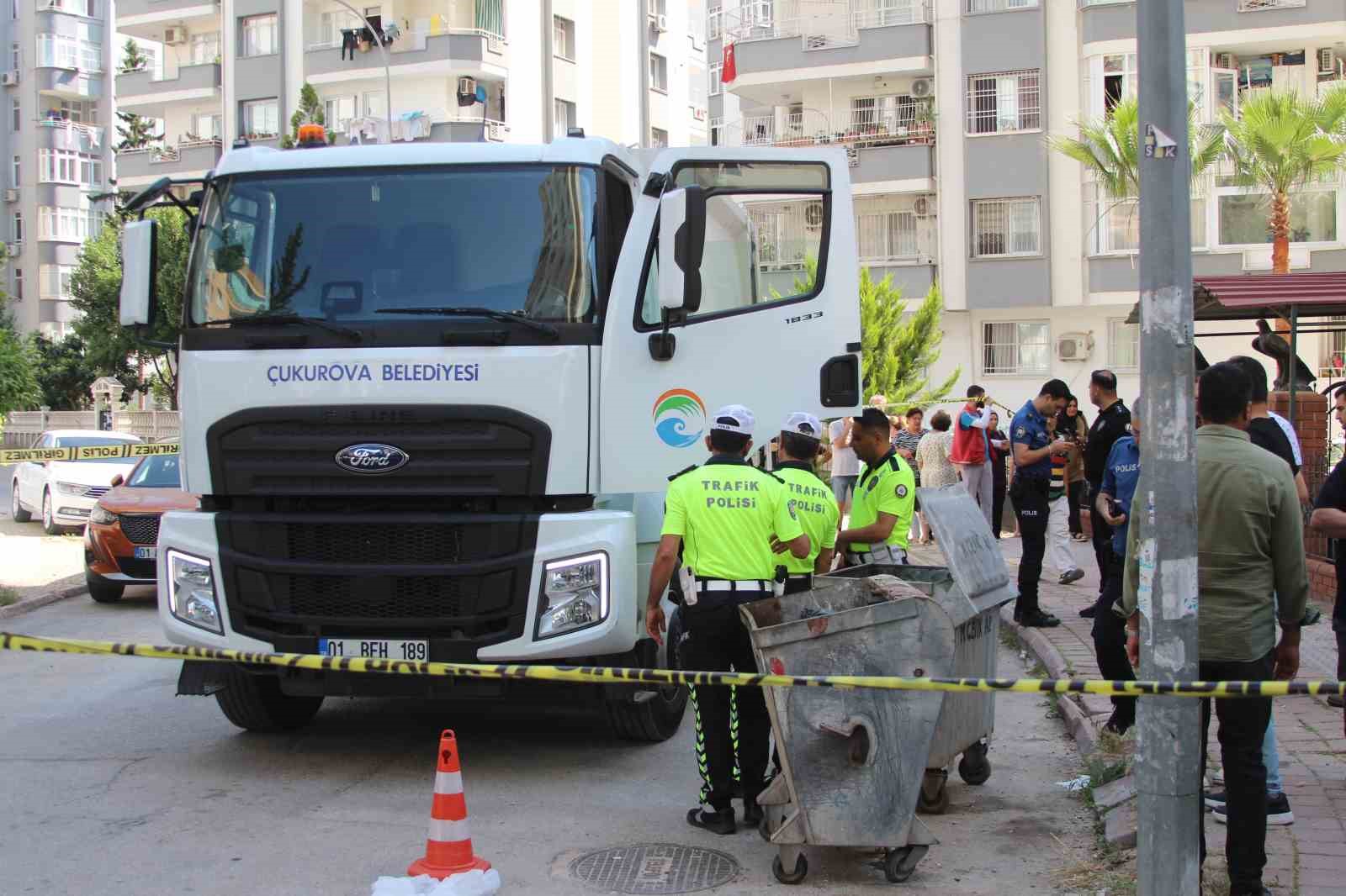 Çöp kamyonunun çarptığı yaşlı kadın hayatını kaybetti 5 cop kamyonunun carptigi yasli kadin hayatini kaybetti 1 iRvY4cQ4