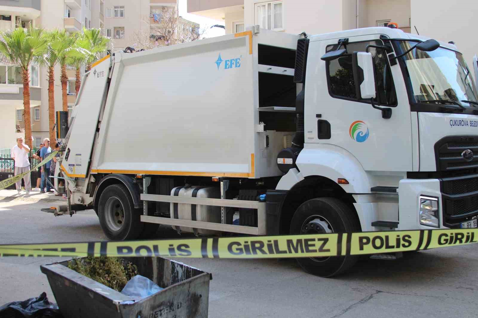 Çöp kamyonunun çarptığı yaşlı kadın hayatını kaybetti 7 cop kamyonunun carptigi yasli kadin hayatini kaybetti 3