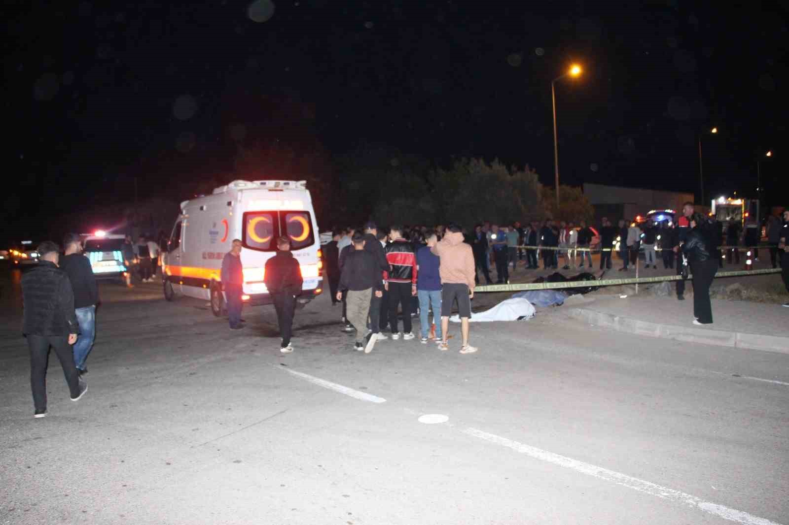 cop kamyonuyla carpisan motosikletteki 2 genc hayatini kaybetti 0 b3JFhIgf