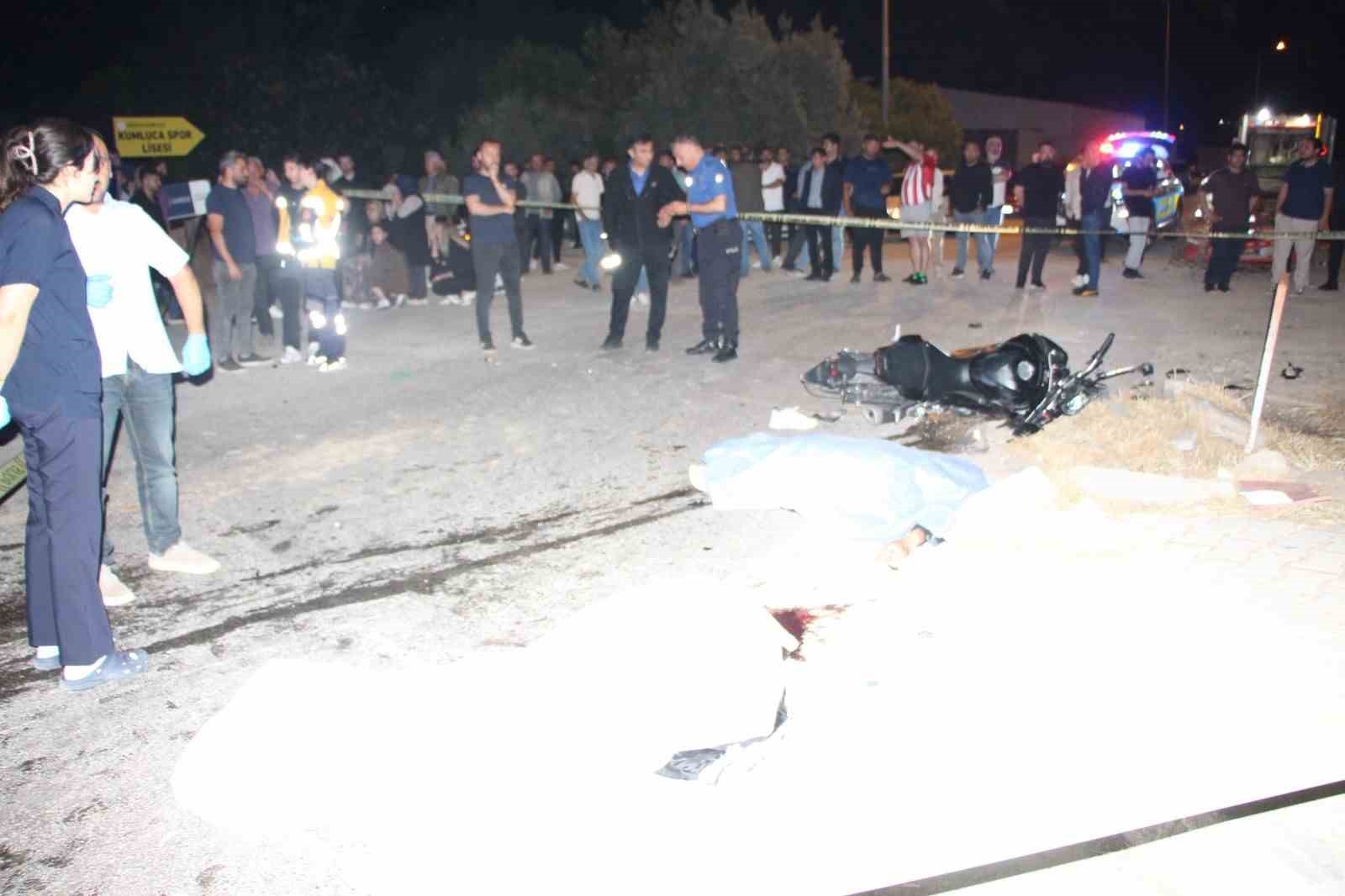 cop kamyonuyla carpisan motosikletteki 2 genc hayatini kaybetti 2 Ywd6b9df