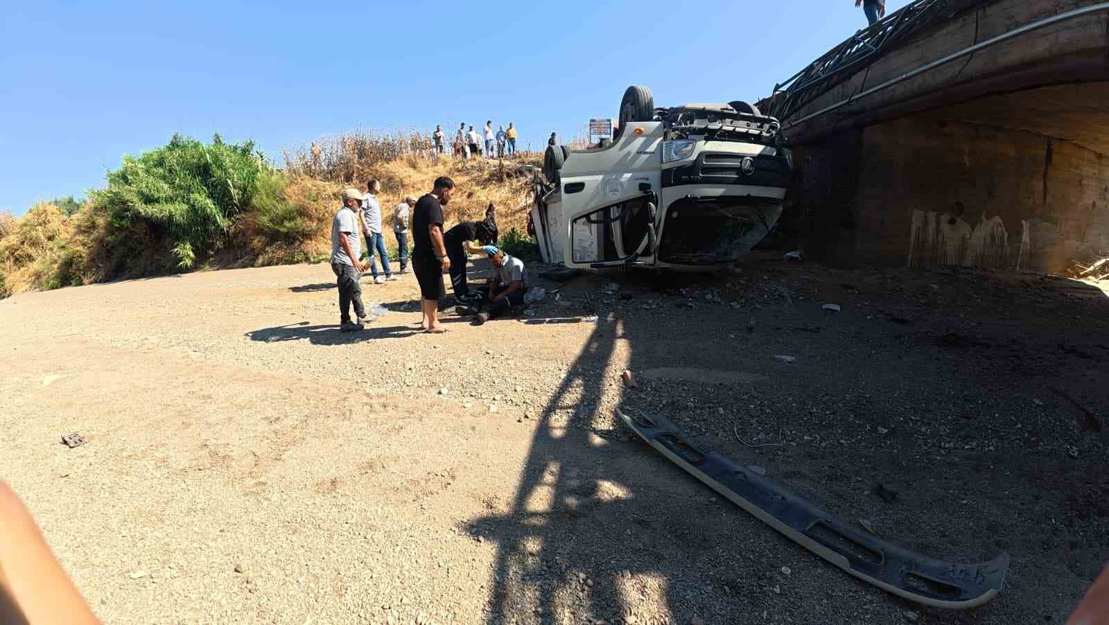 cop toplama araci dereye uctu 3 isci yaralandi 1 DUvjkUYr
