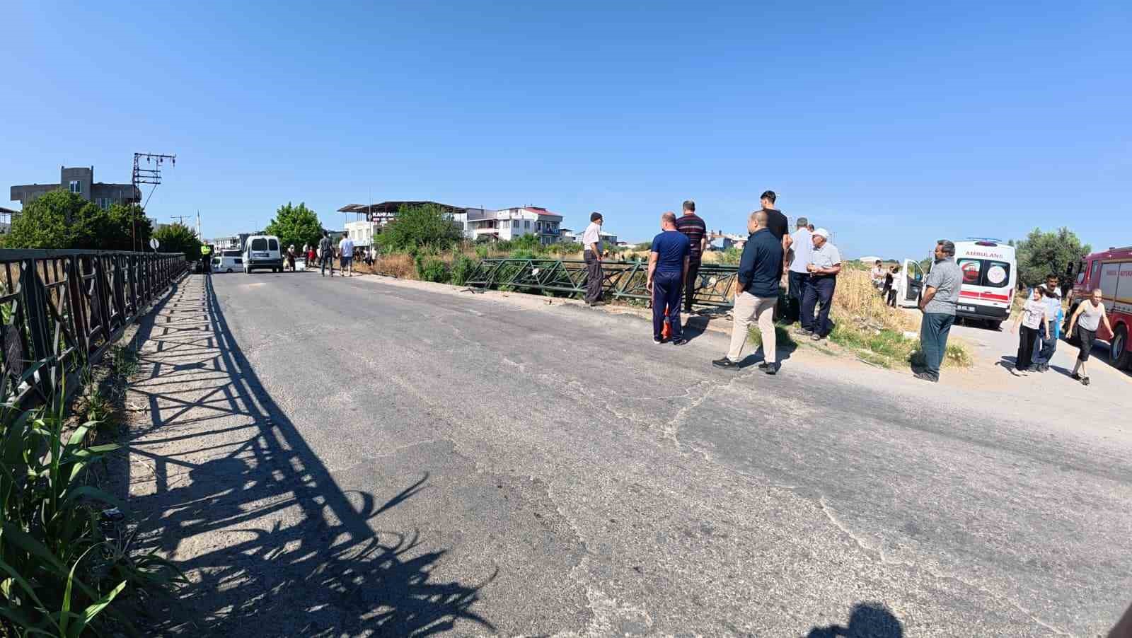 cop toplama araci dereye uctu 3 isci yaralandi 2 SNVOGA4y