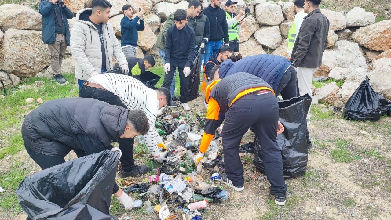 Çöpleri belediye yerine gönüllüler topladı 9 copleri belediye yerine gonulluler topladi 5 PzW96KCz