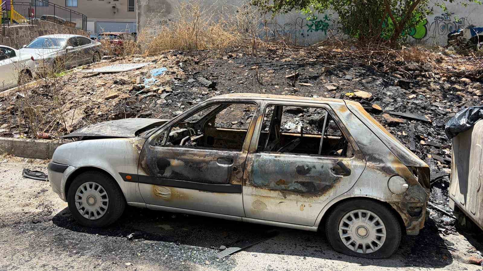 Çöplük alanda çıkan yangın otomobili küle çevirdi 7 copluk alanda cikan yangin otomobili kule cevirdi 3 AnpFpOTM