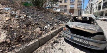 copluk-alanda-cikan-yangin-otomobili-kule-cevirdi-ZaudYtVY.jpg