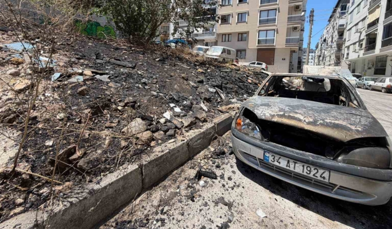 copluk-alanda-cikan-yangin-otomobili-kule-cevirdi-ZaudYtVY.jpg
