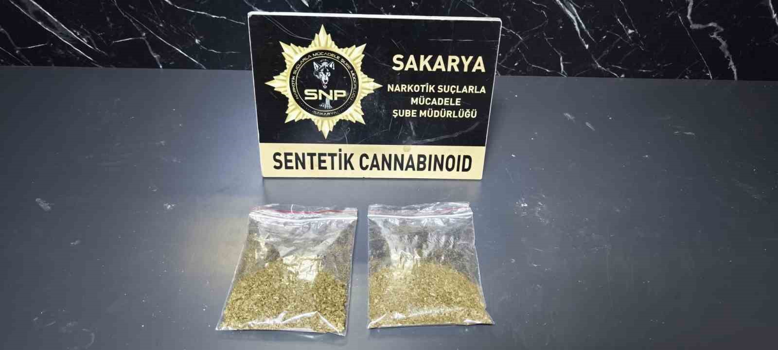 coraplara ve sakiz kutularina sakladiklari uyusturucuyu ekipler buldu 4 YTWDHGSH
