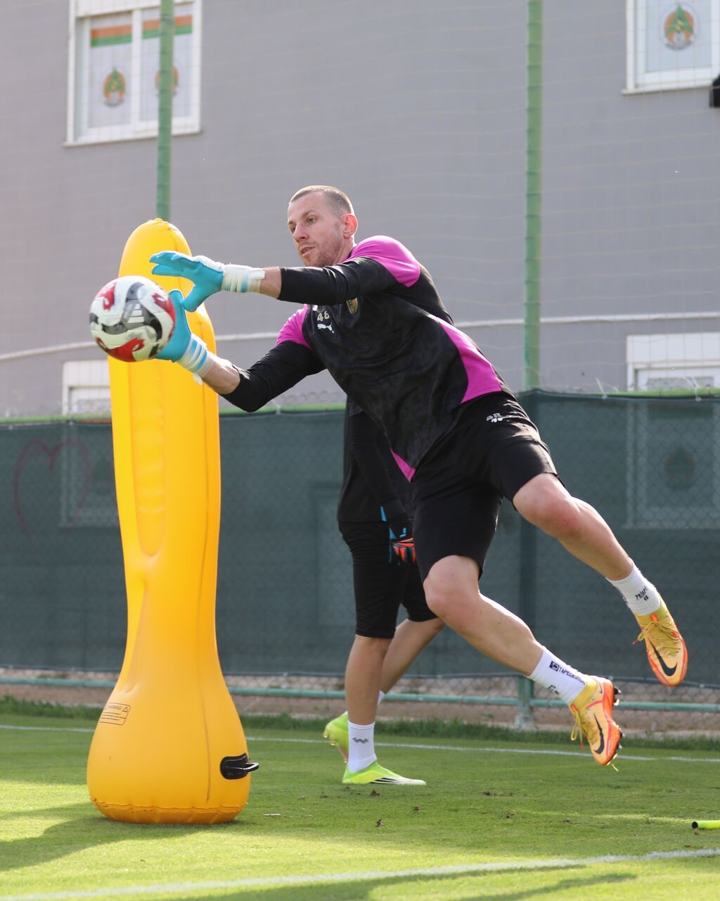 corendon alanyaspor fatih karagumruk maci hazirliklarina basladi 2 SfeNHhvR