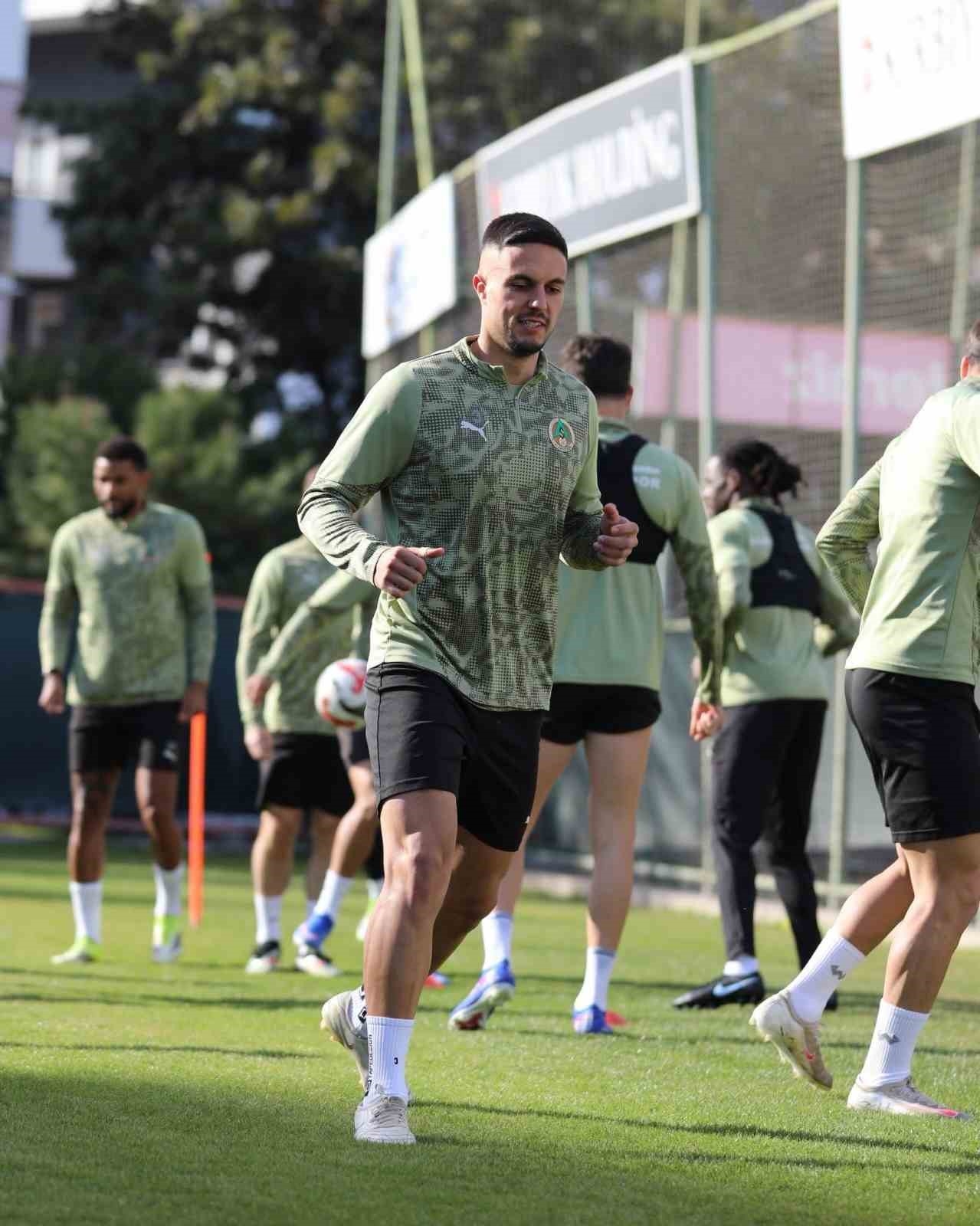 corendon alanyaspor goztepe maci hazirliklari surdurdu 1 aXrr6Jl4