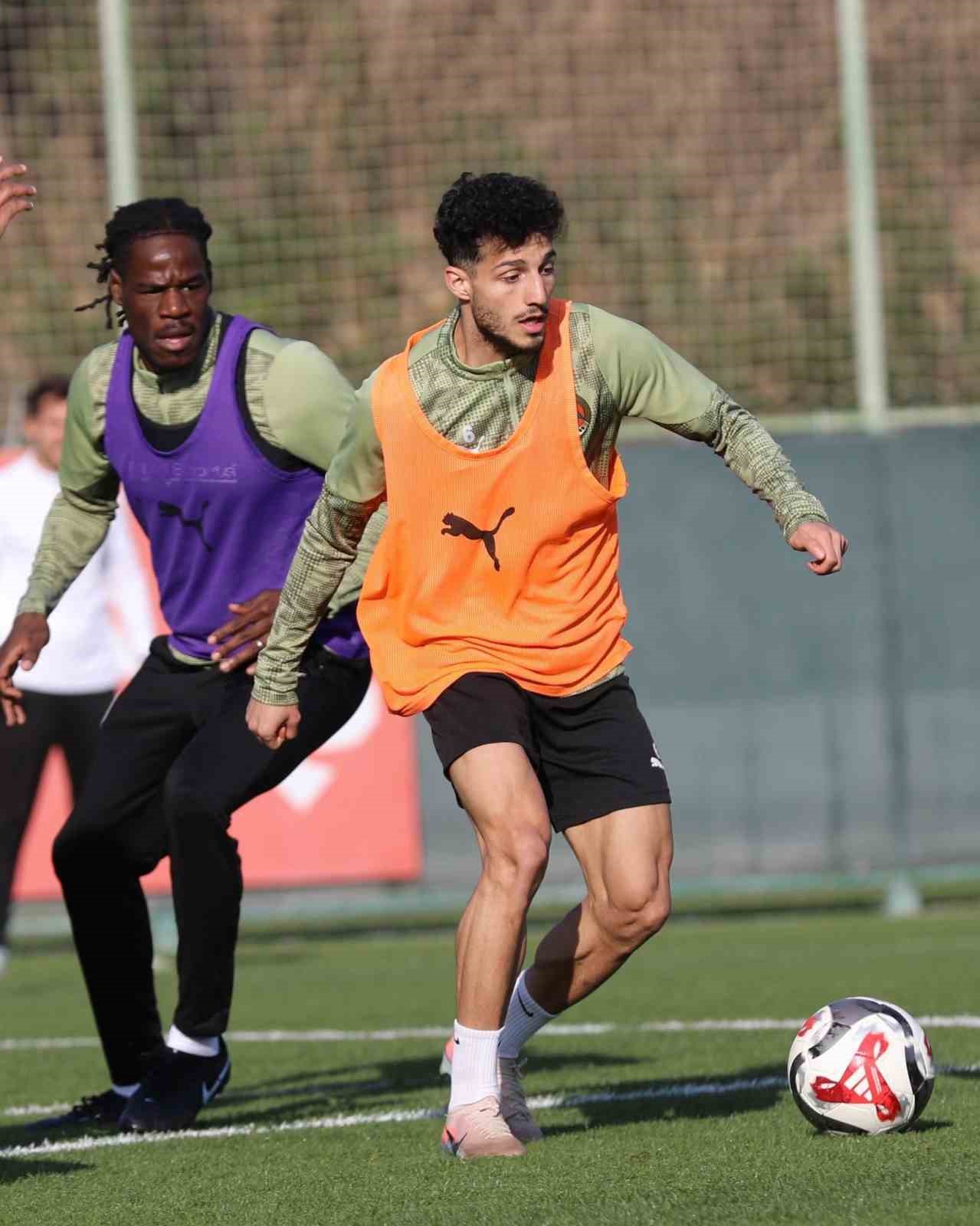 corendon alanyaspor goztepe maci hazirliklari surdurdu 6 uXY728cm