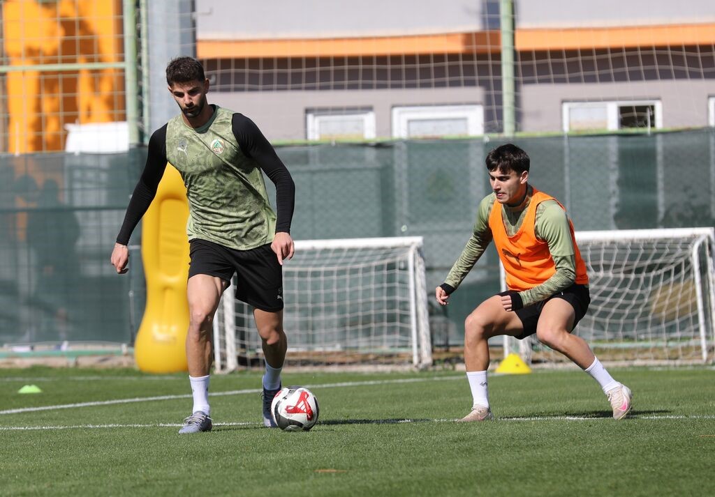 Corendon Alanyaspor, Göztepe maçı hazırlıklarını tamamladı 8 corendon alanyaspor goztepe maci hazirliklarini tamamladi 4 W9ZdUdIj