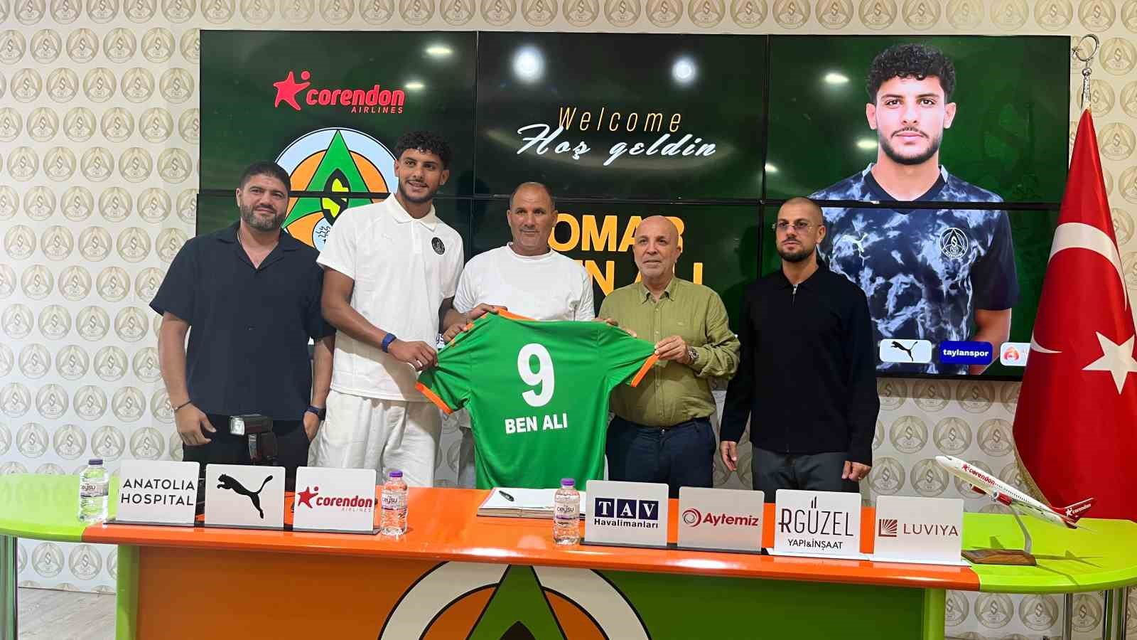 corendon alanyaspor tunuslu santrfor omar ben aliyi renklerine bagladi 2 ZsI1IV85