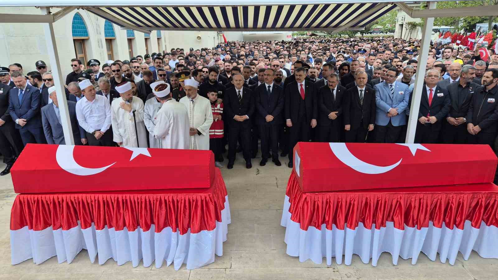 corlu sehitlerini binler ugurladi 0 tiSYLNDU