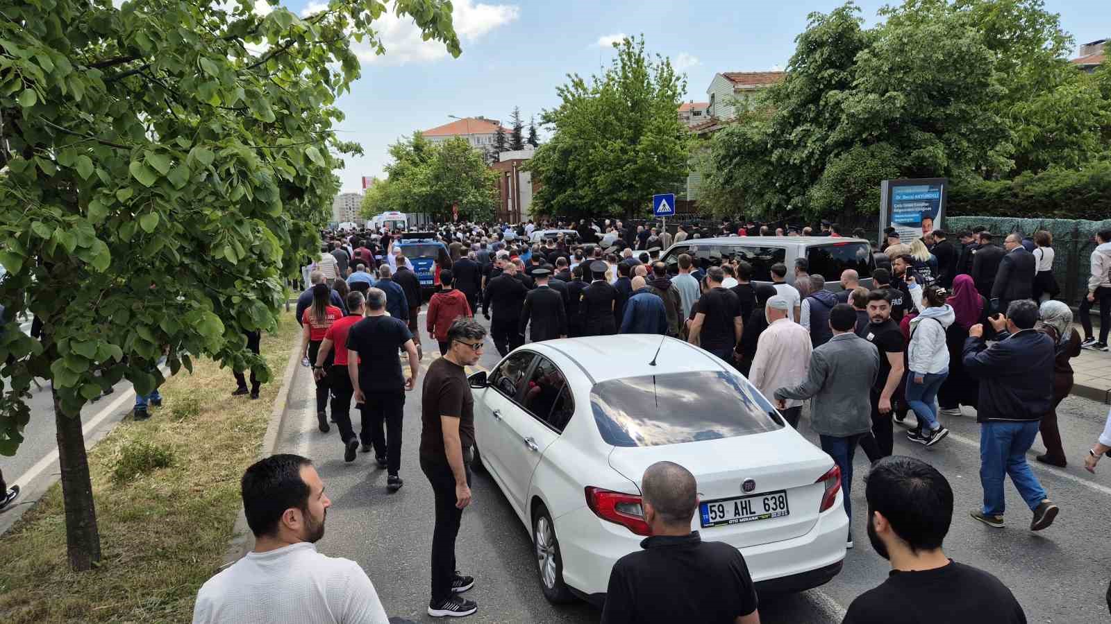 corlu sehitlerini binler ugurladi 4 FCJNSFQM