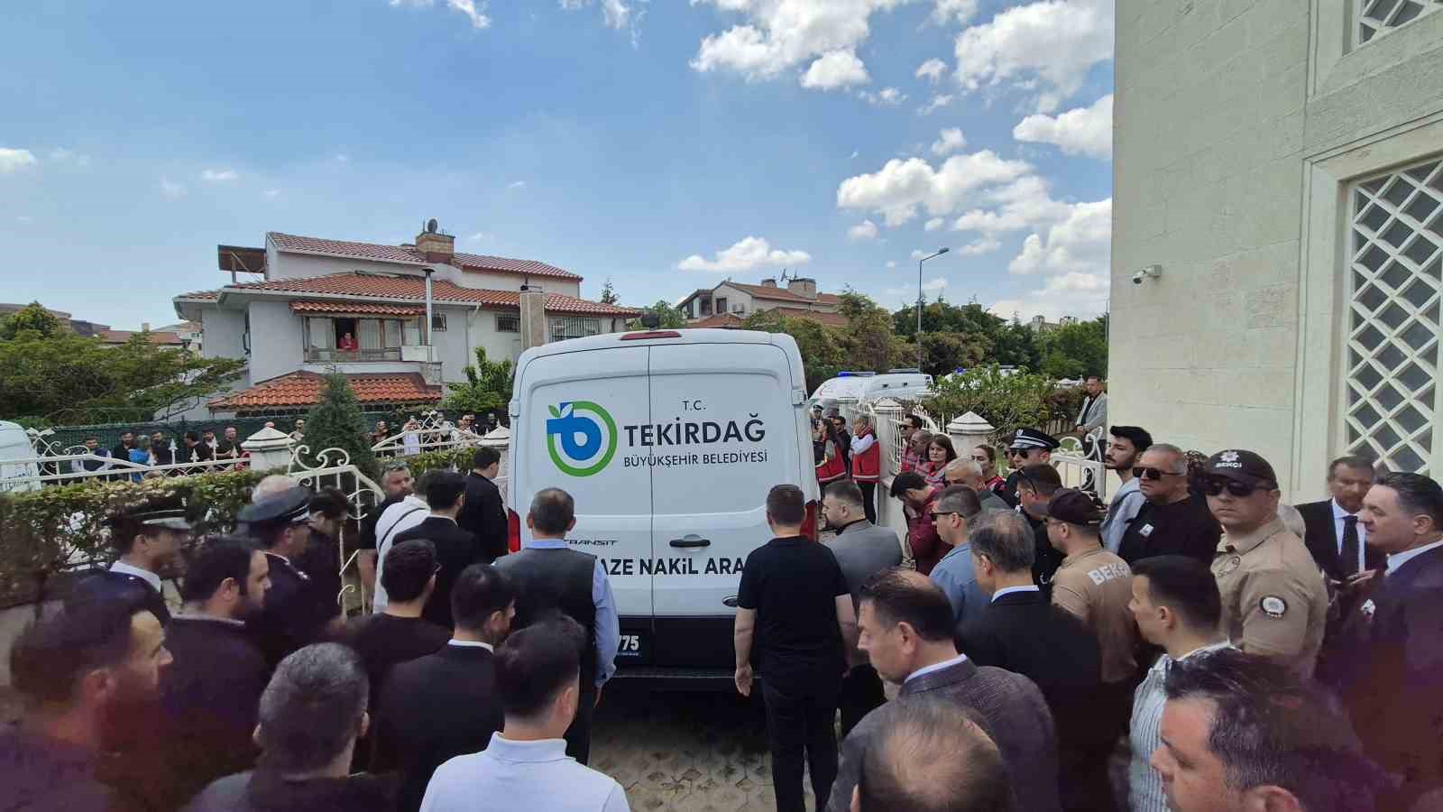 corlu sehitlerini binler ugurladi 7 cBgLD51l