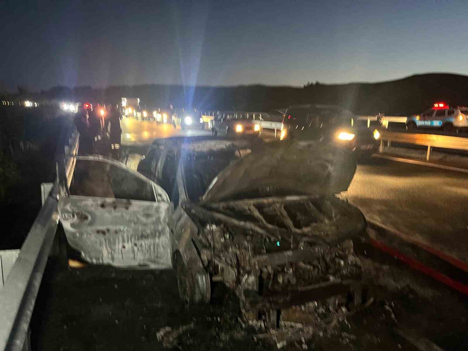 Çorlu yolunda seyir halindeki otomobil alevlere teslim oldu 5 corlu yolunda seyir halindeki otomobil alevlere teslim oldu 1