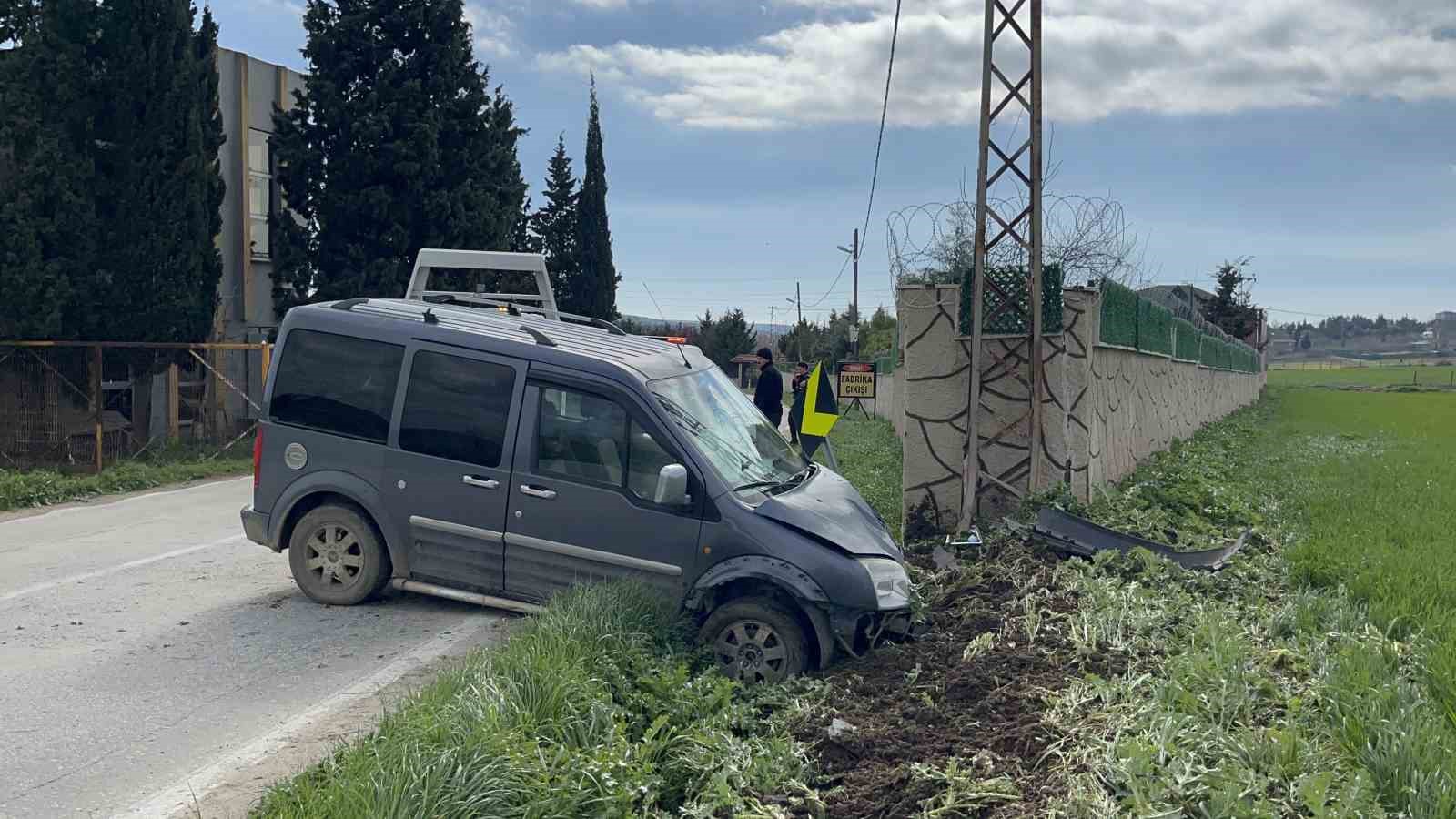 corluda aracin elektrik diregine carptigi kaza kamerada 0 2mSlkj15