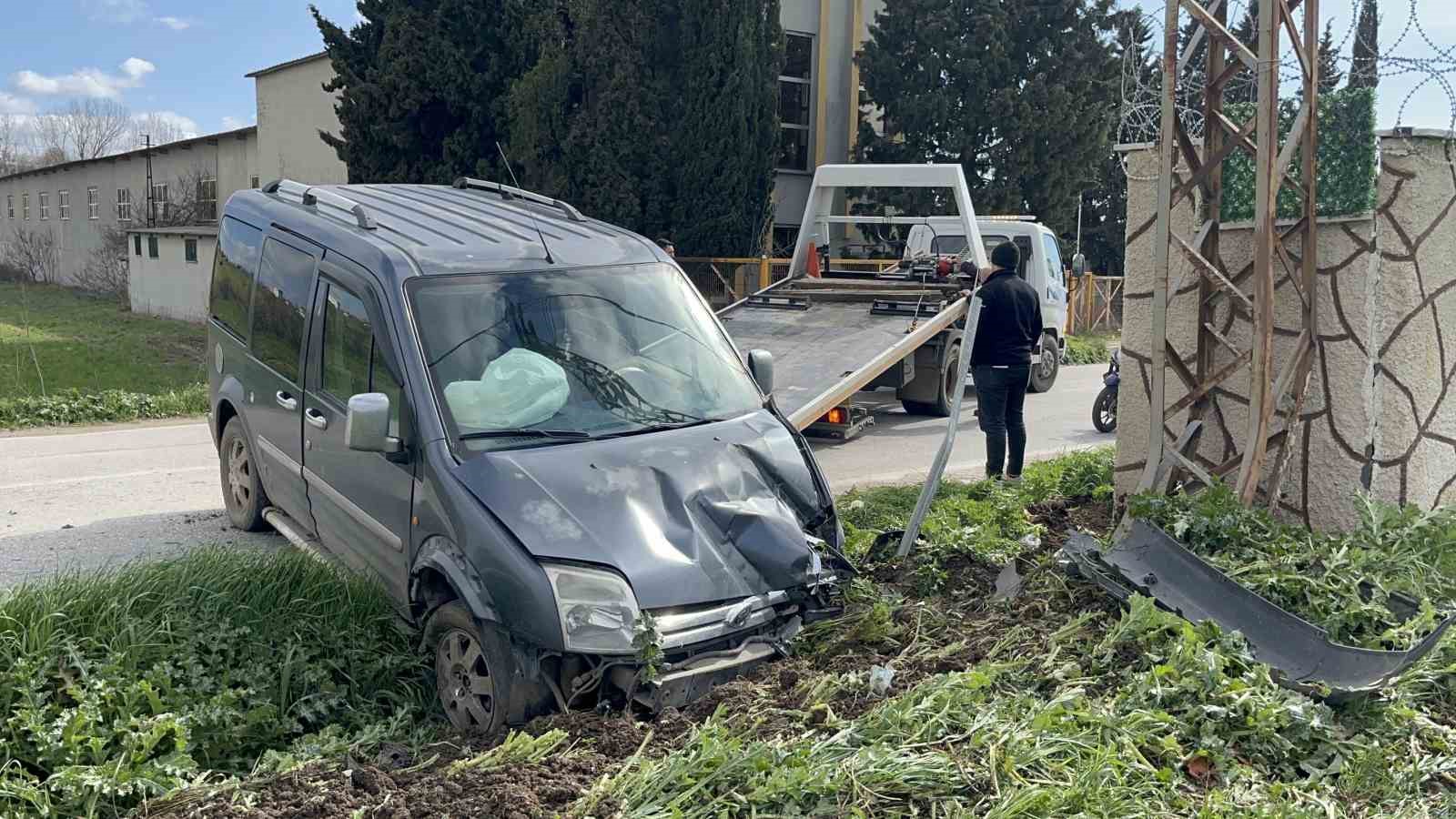 corluda aracin elektrik diregine carptigi kaza kamerada 1 KOa8krkI