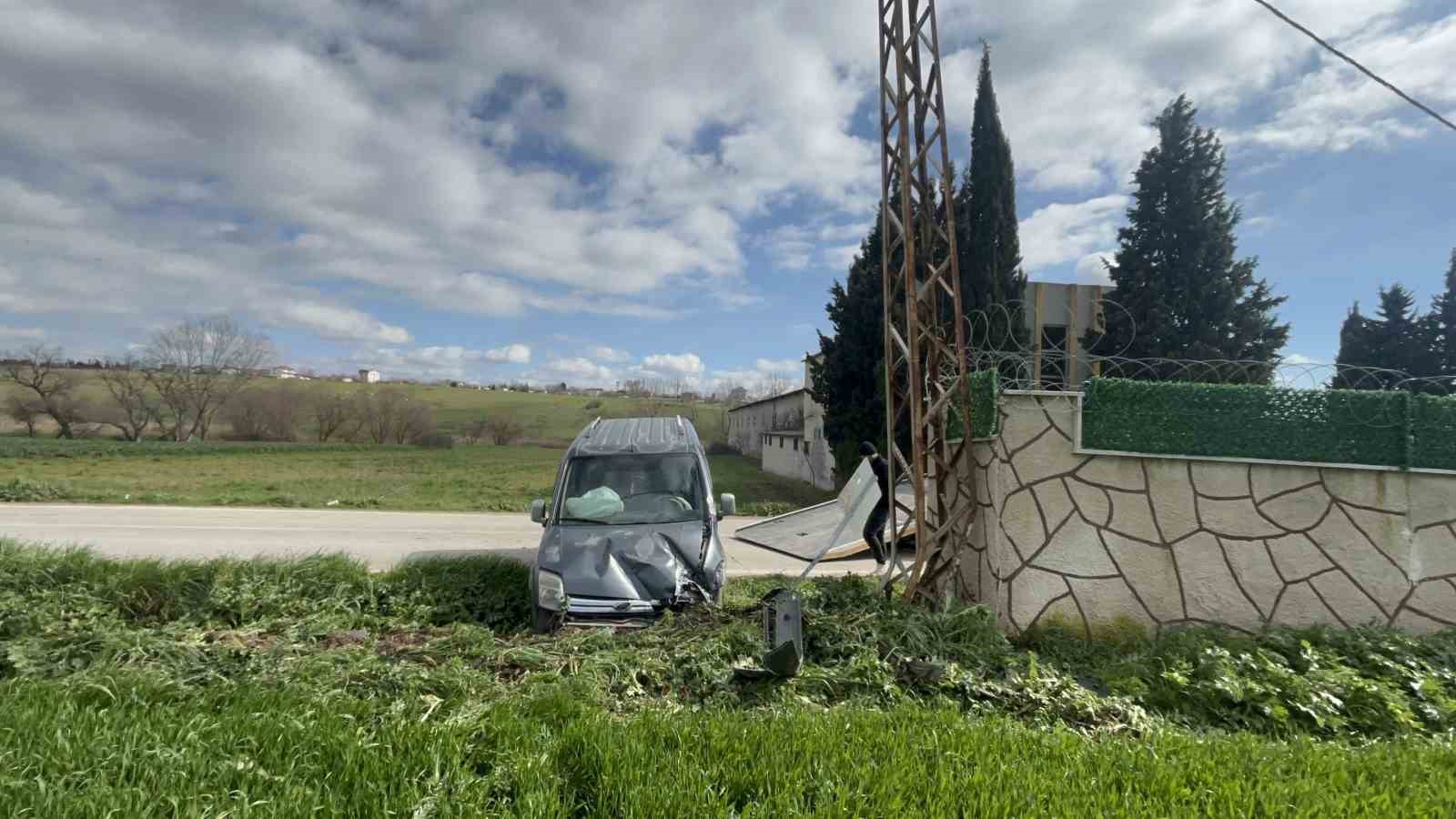 corluda aracin elektrik diregine carptigi kaza kamerada 3 E3BD6lf3