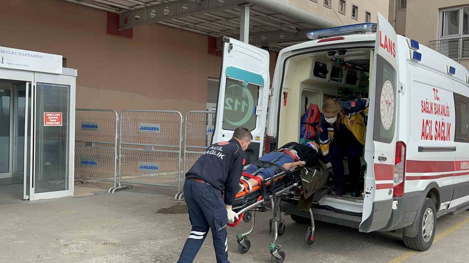 corluda aracin elektrik diregine carptigi kaza kamerada 4 qAPyuJ2v