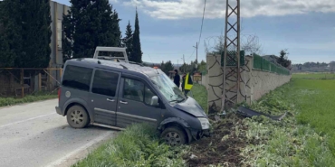 corluda-aracin-elektrik-diregine-carptigi-kaza-kamerada-Bry3OVVf.jpg